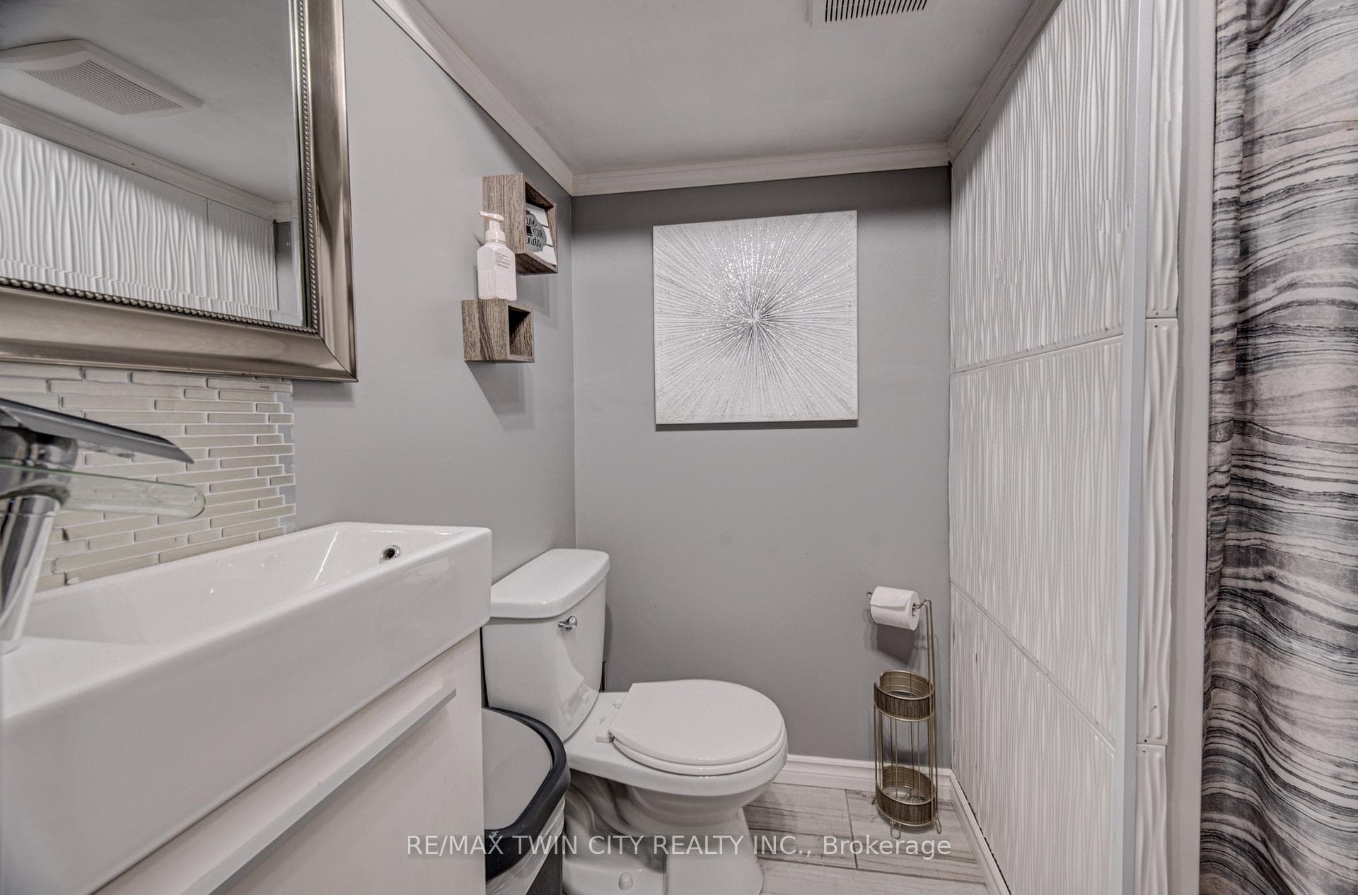 150 Glamis Road photo 17