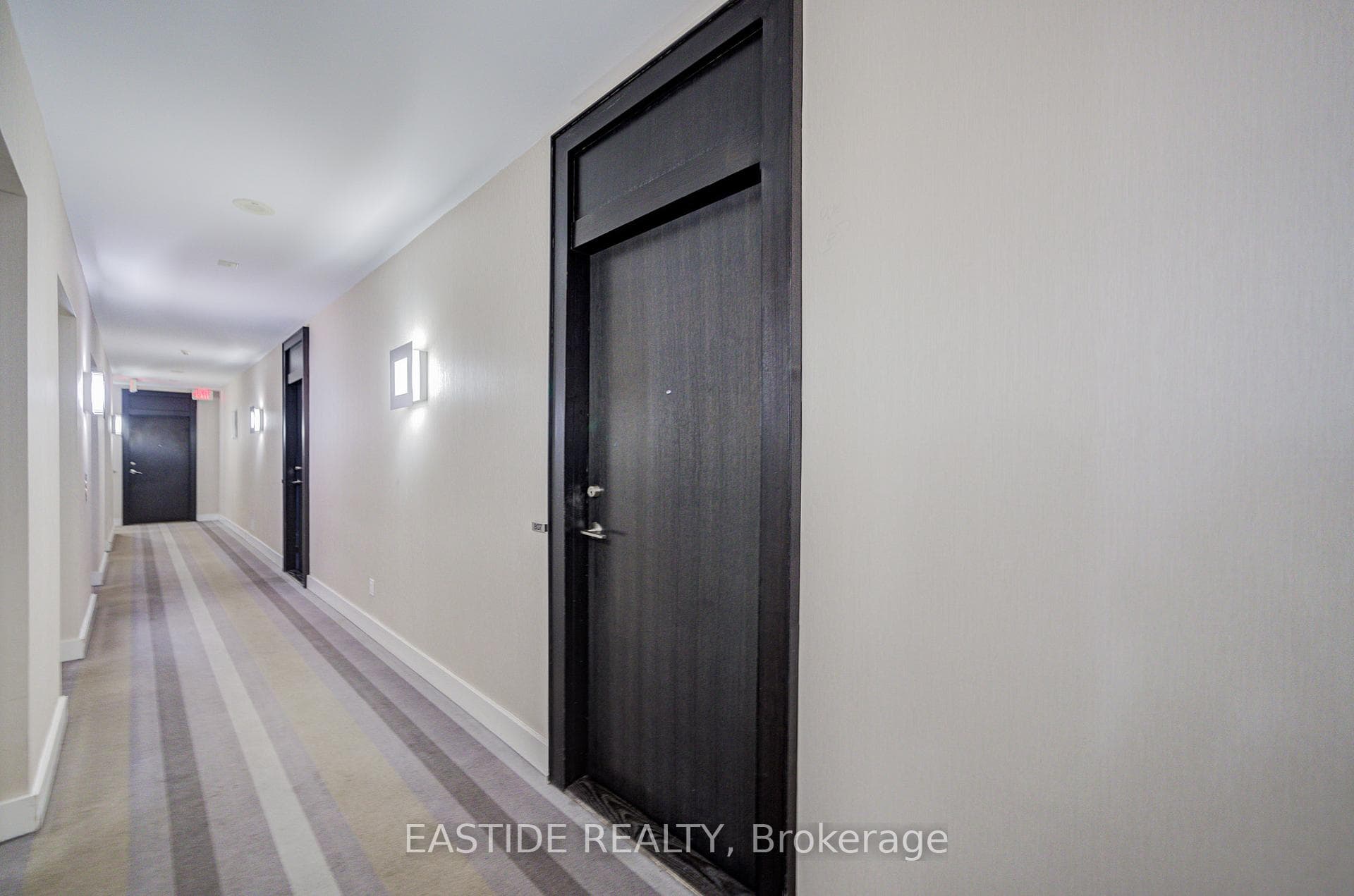 33 Charles Street Unit 807 photo 7