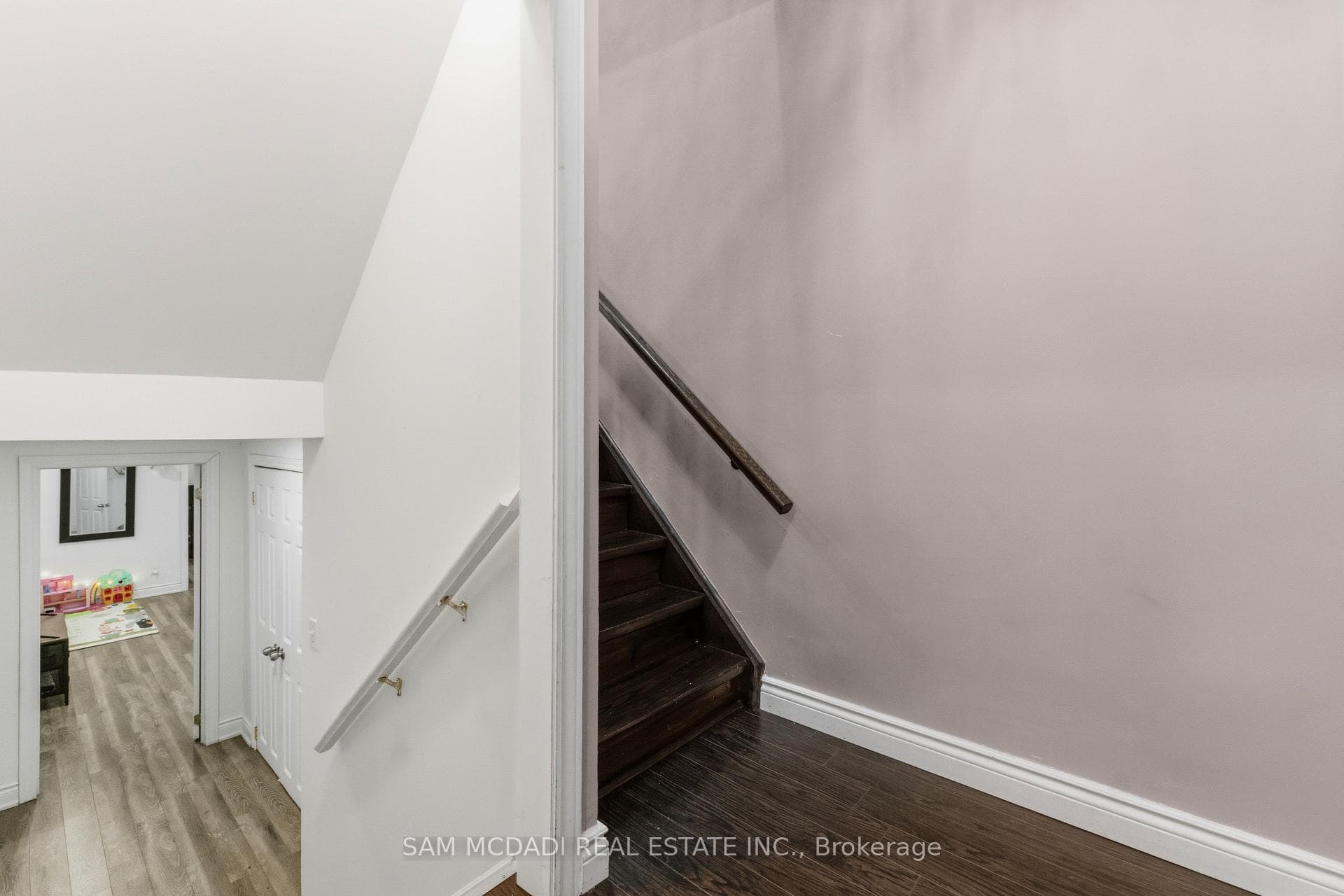 6 Chesham Court photo 38