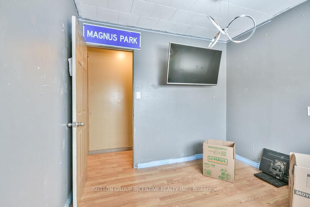 195 Bayview Avenue photo 23