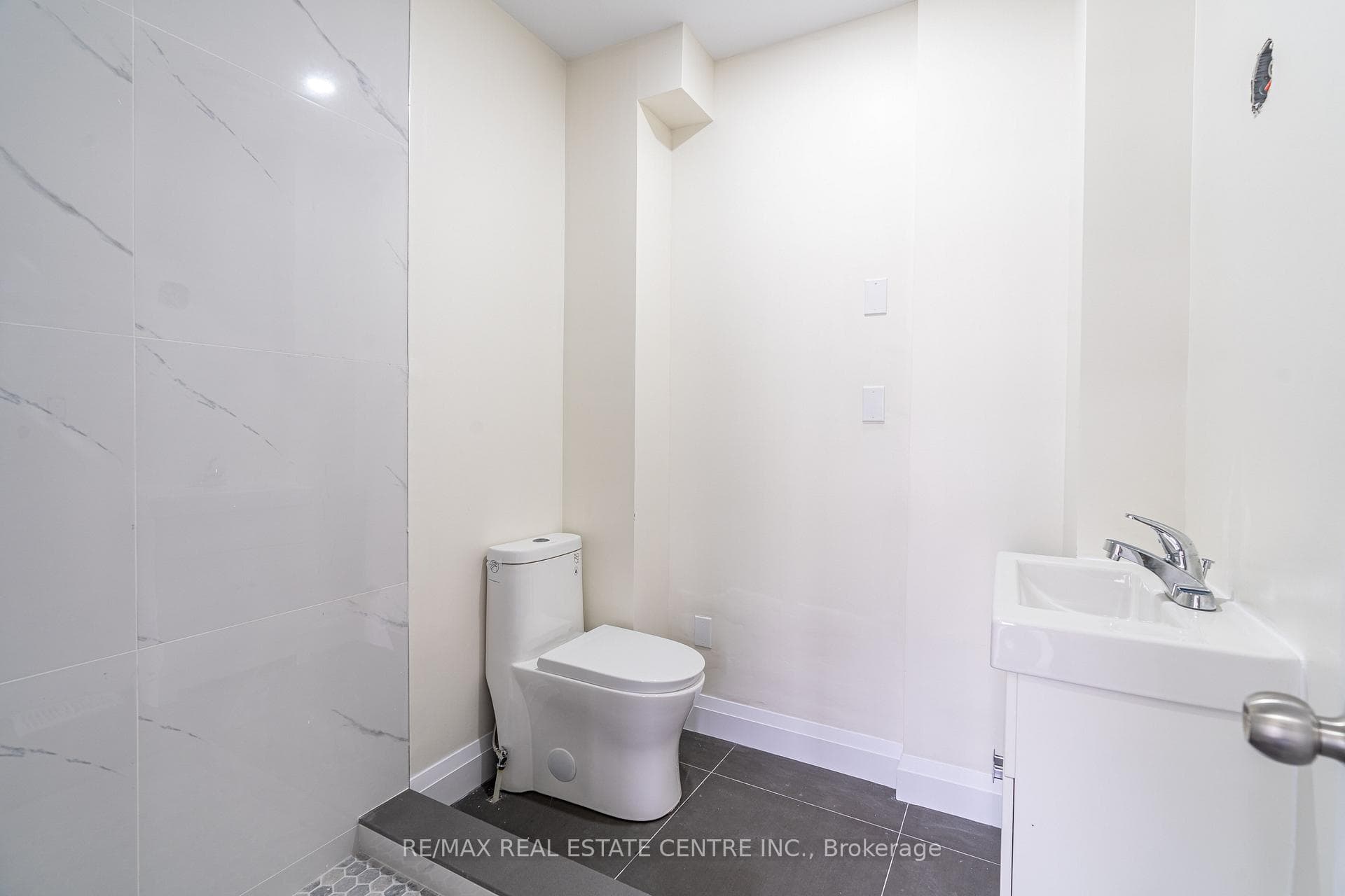 245 Inspire Boulevard photo 12