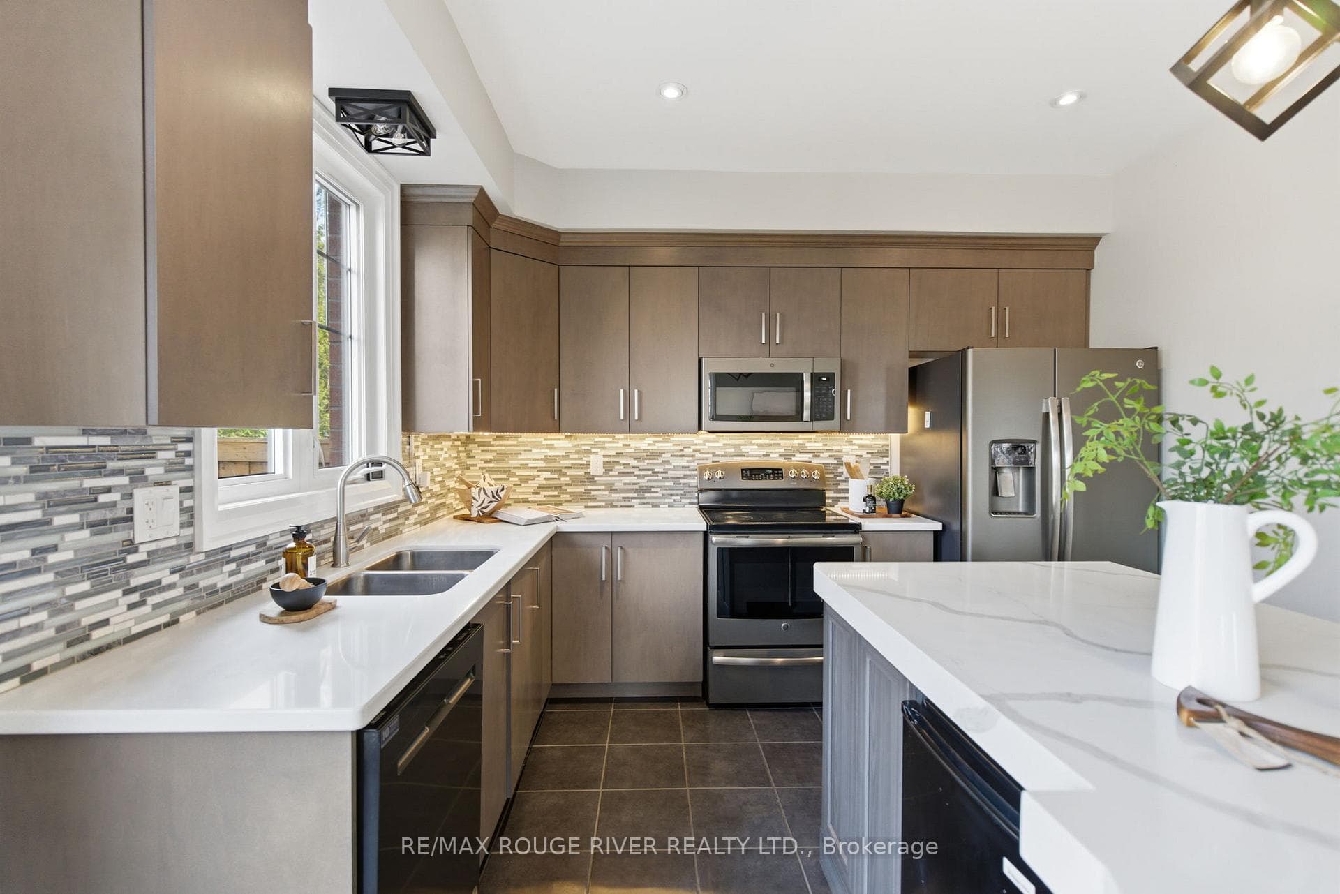 201 Varcoe Road photo 11