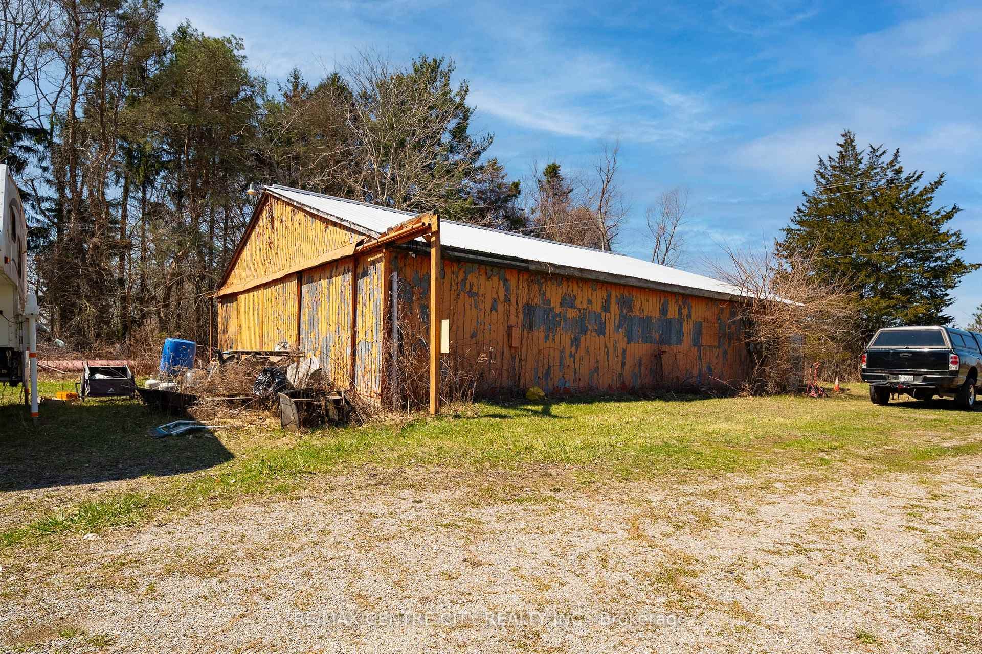 Large 47'x50' Garage/Workshop