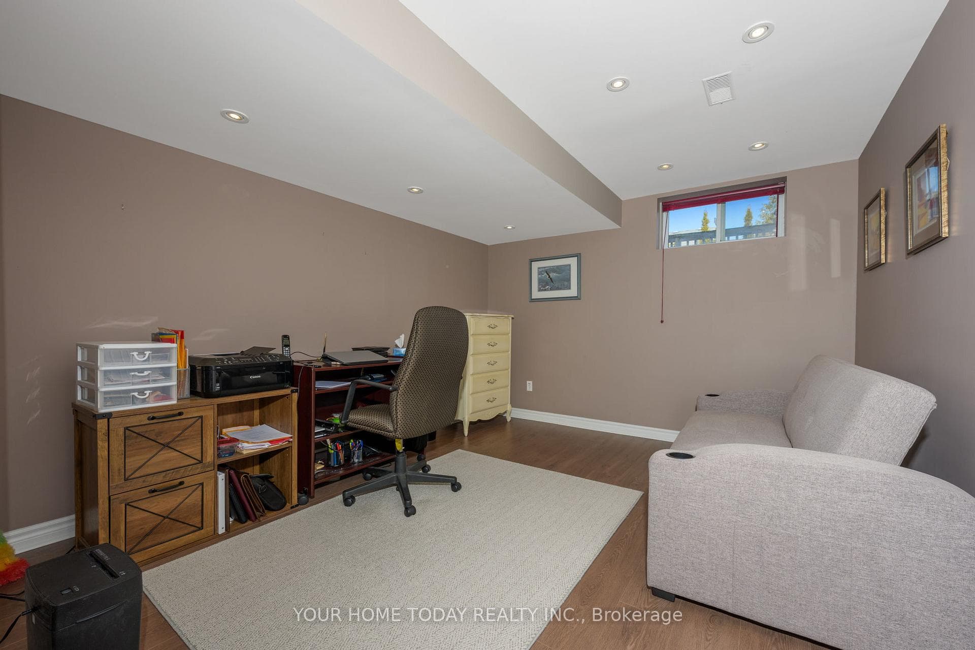 71 Doctor Moore Court photo 32