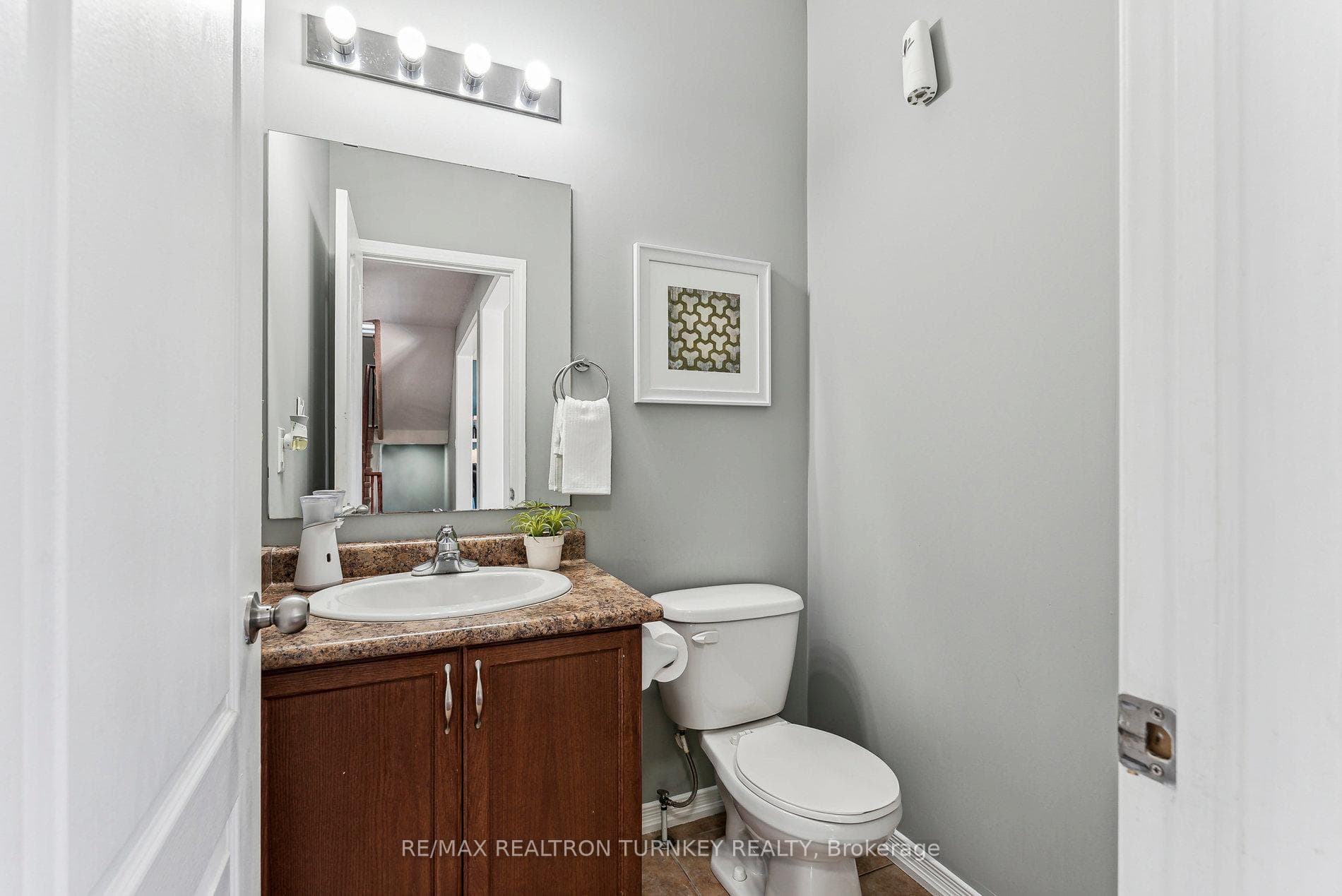 Main Floor 2pc Bathroom