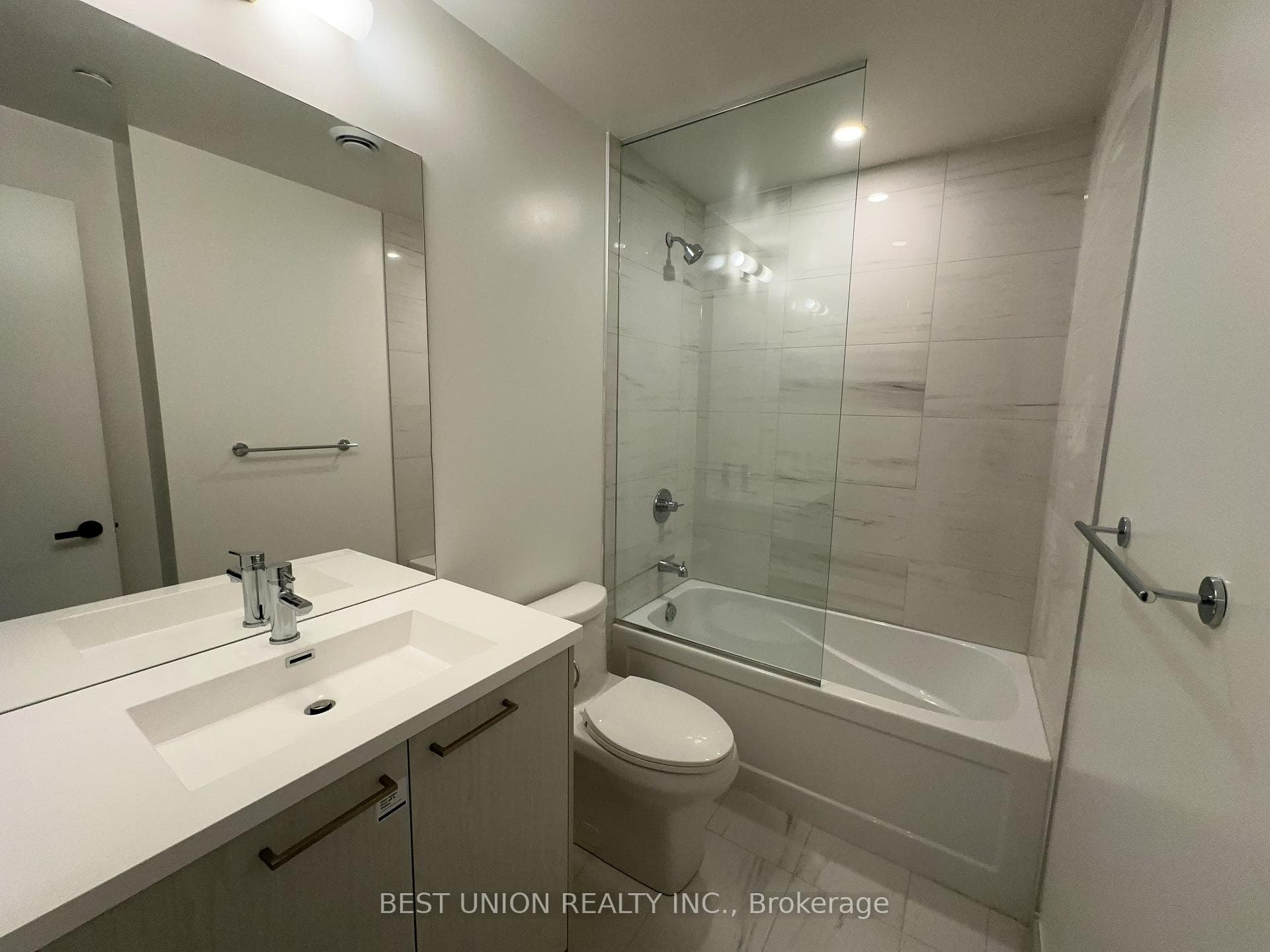 28 Interchange Way N/A Unit 2815 photo 6