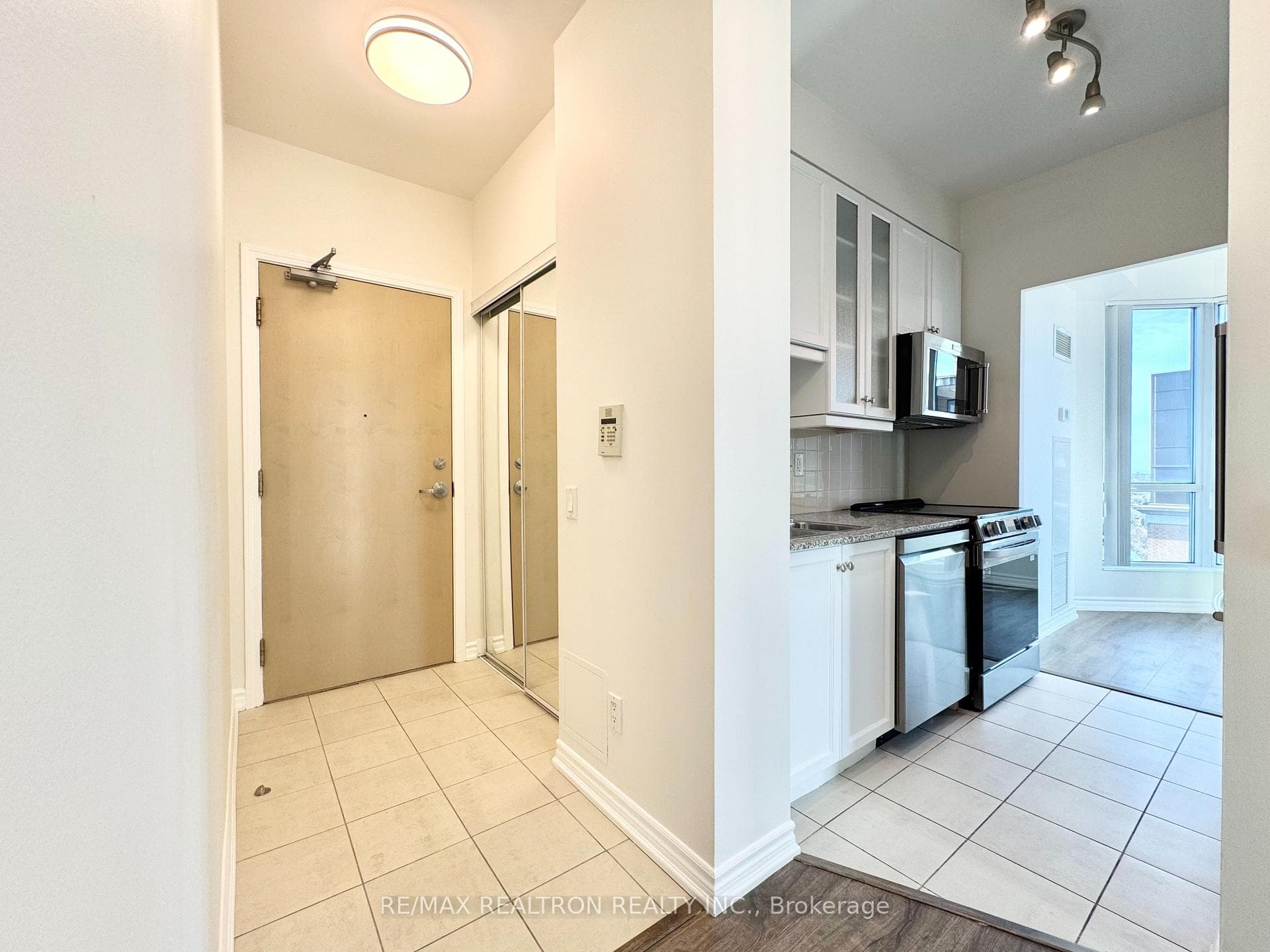 60 Byng Avenue Unit 1811 photo 5