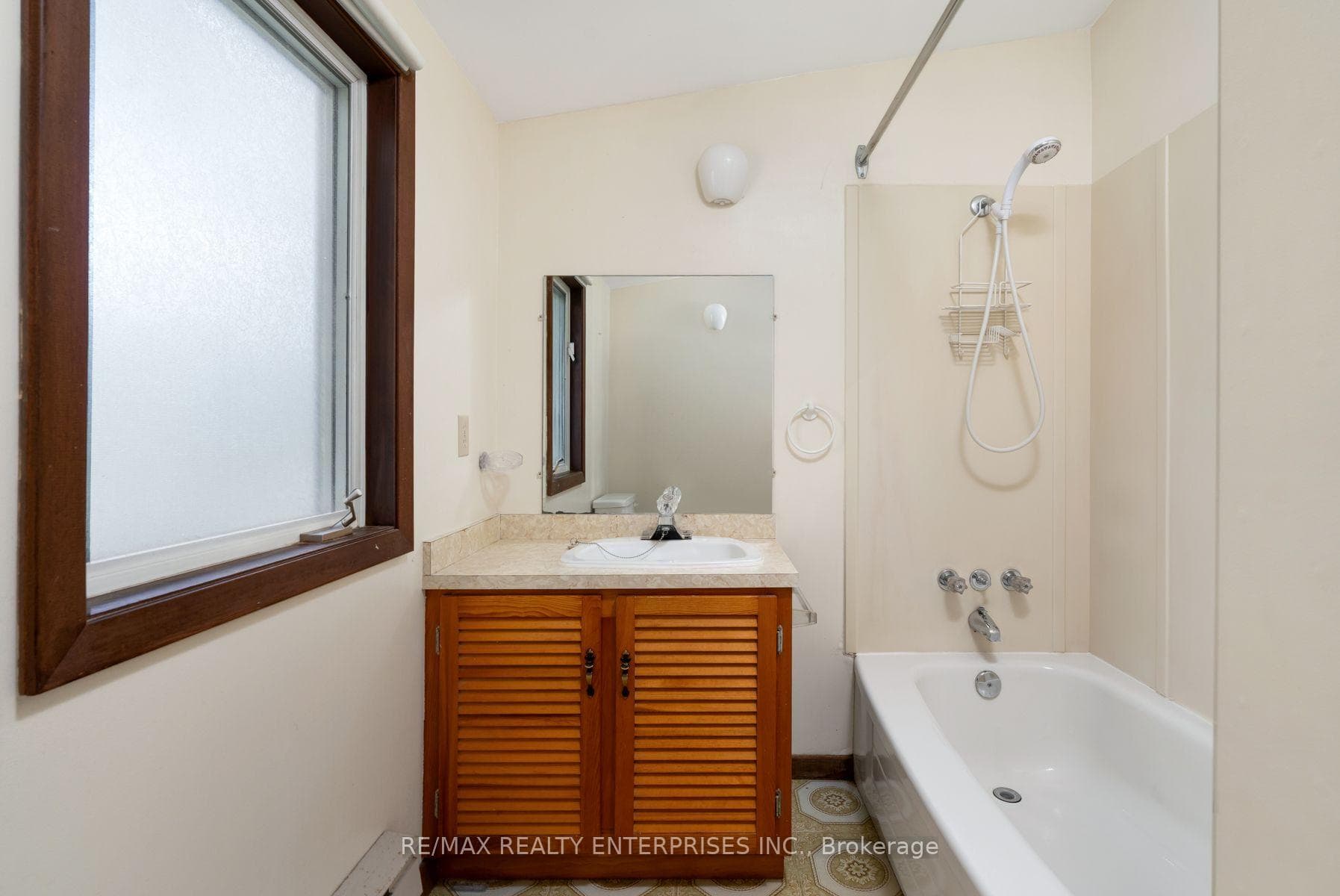 Second floor 4pc bathroom