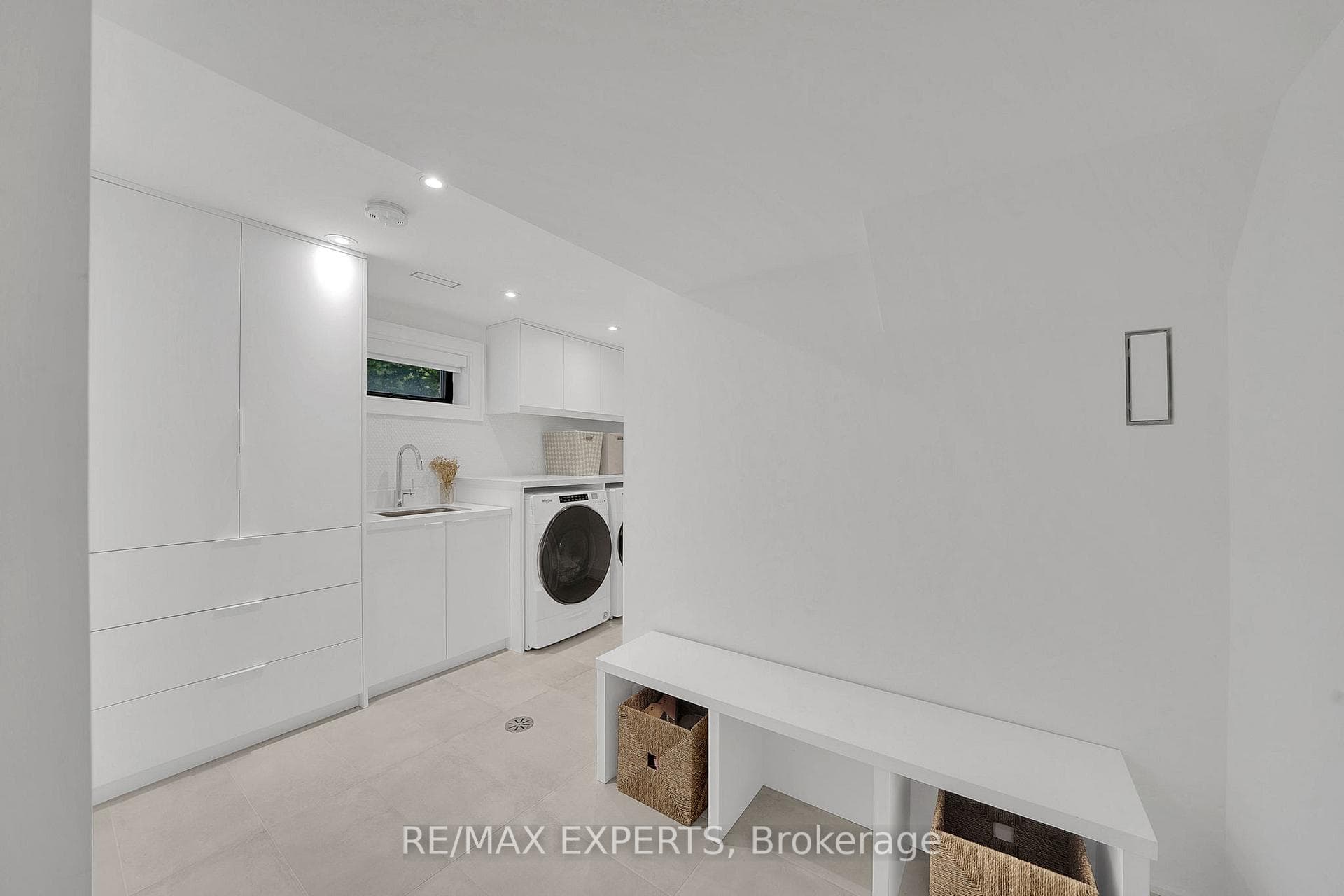 348 Marple Crescent photo 34