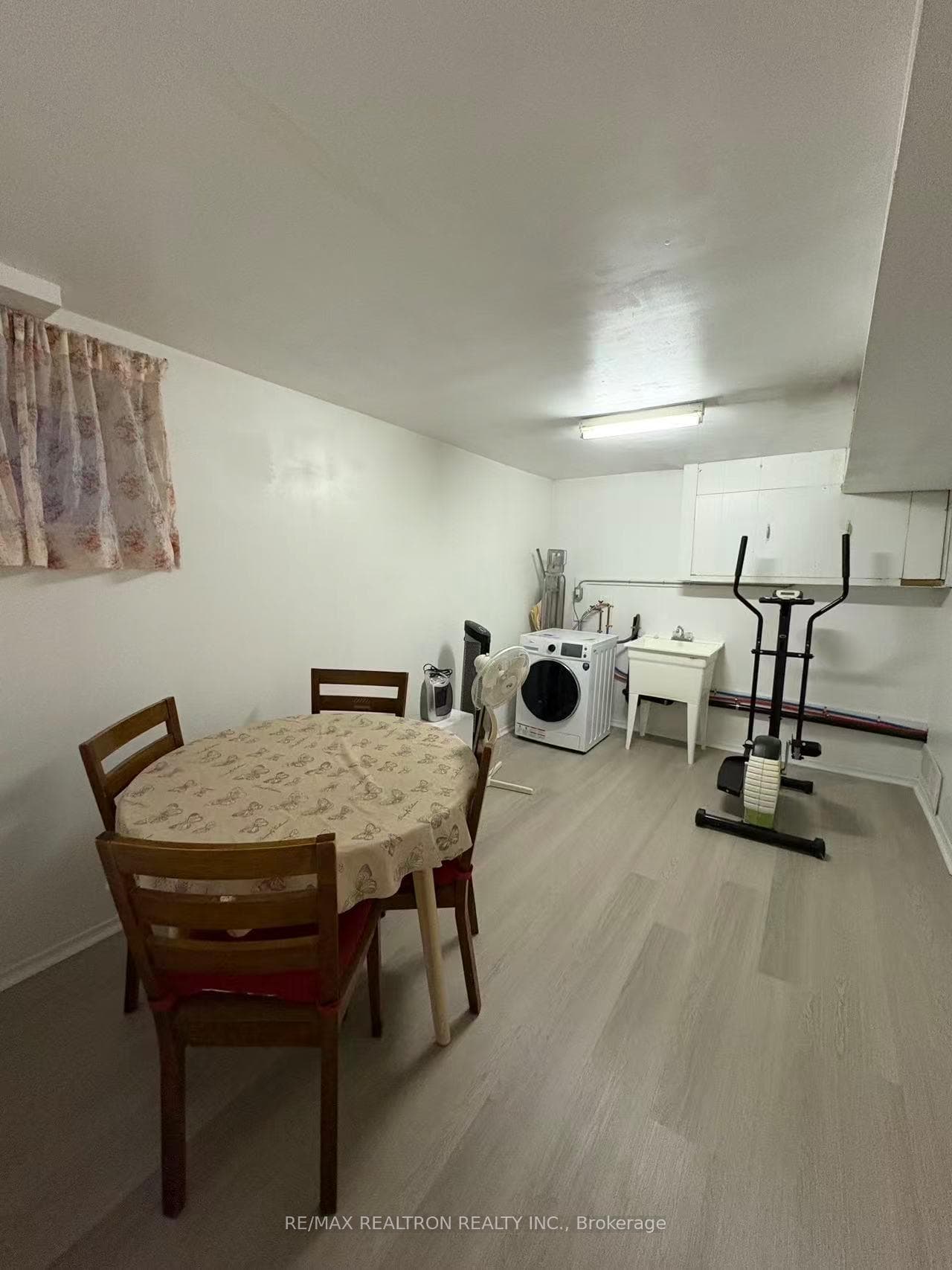 6 Rollingwood Drive Unit Basement photo 5