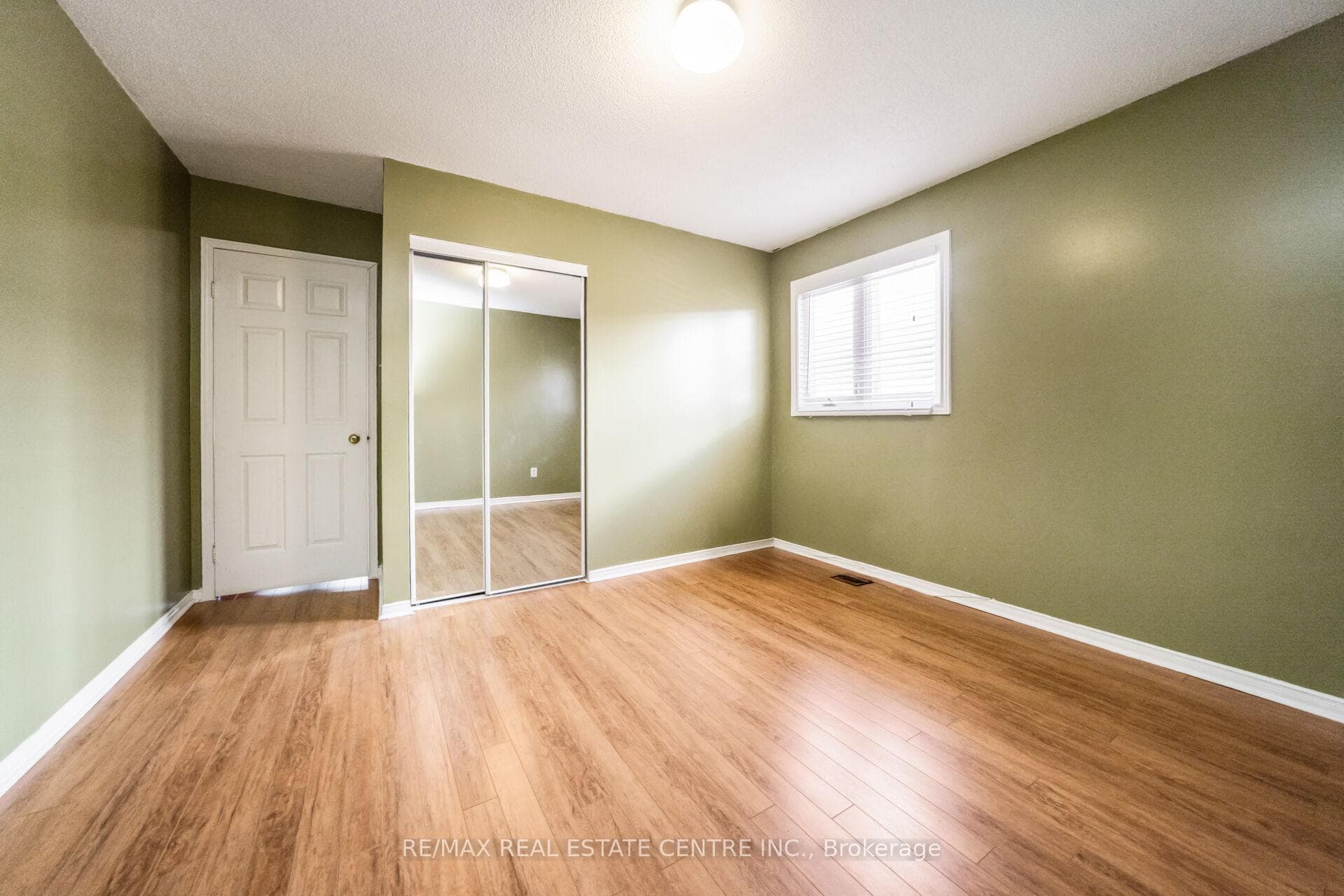 11 Moorehead Crescent photo 37