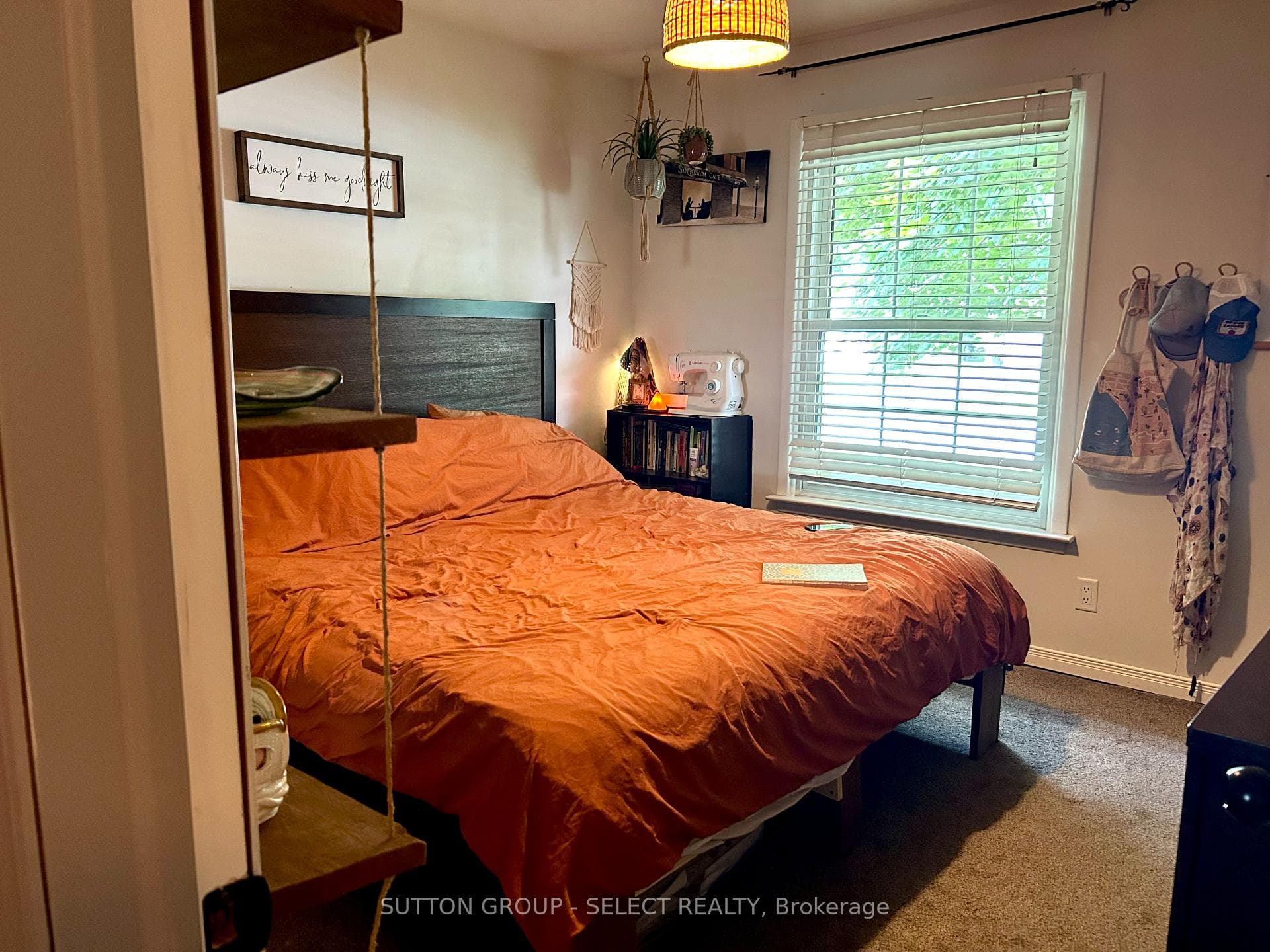 148 Maxwell Crescent photo 16