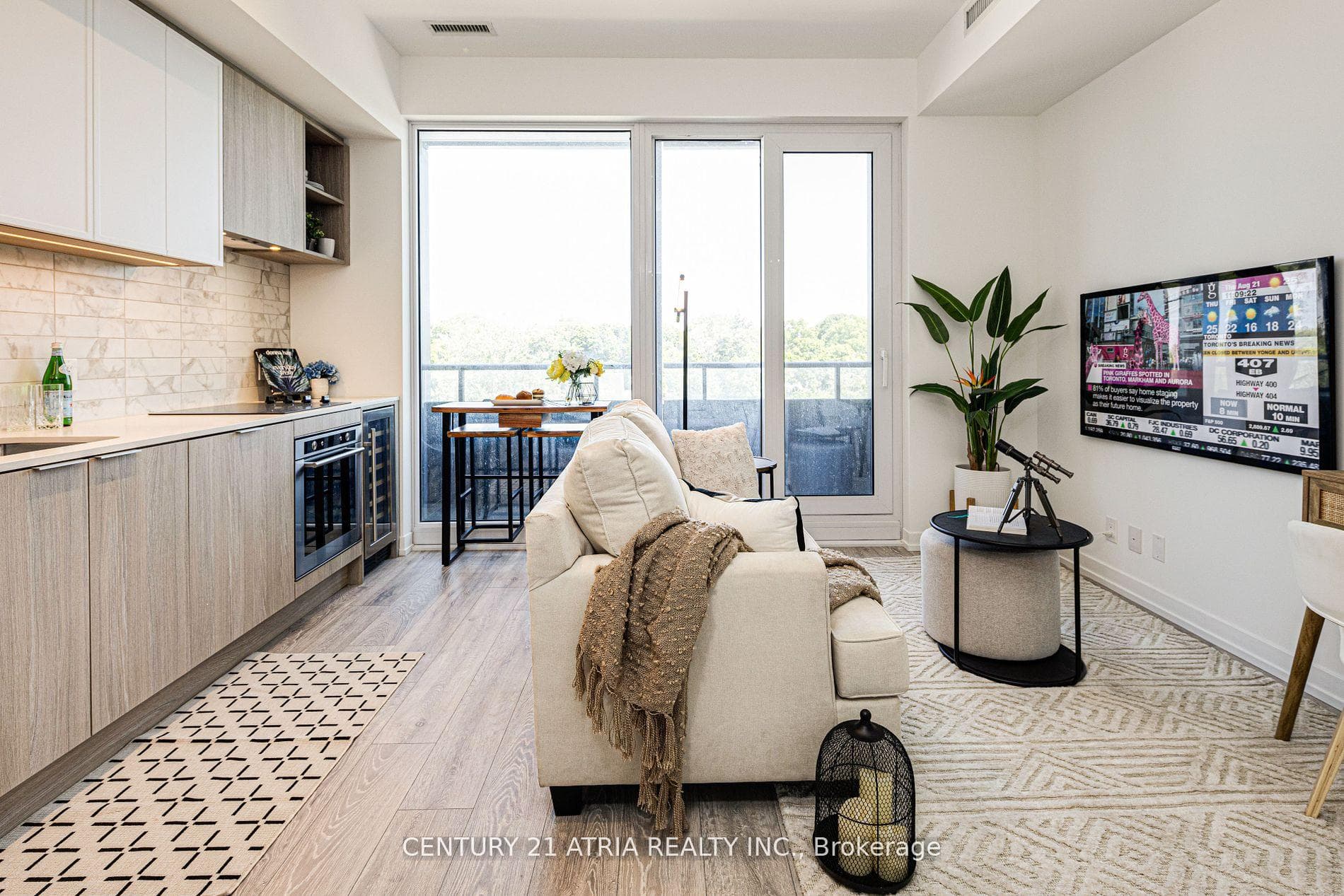 2020 Bathurst Street Unit 820 photo 3