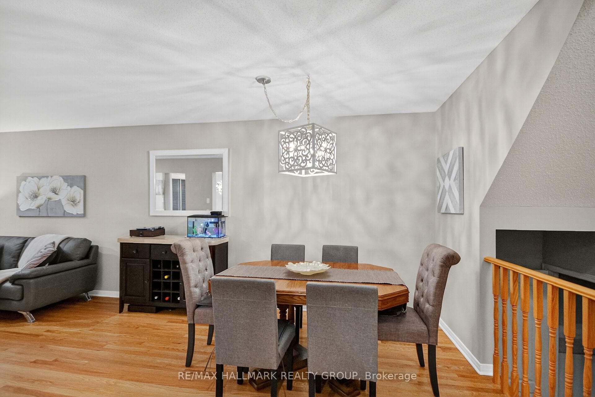 110 Hunter's Glen Crescent photo 5