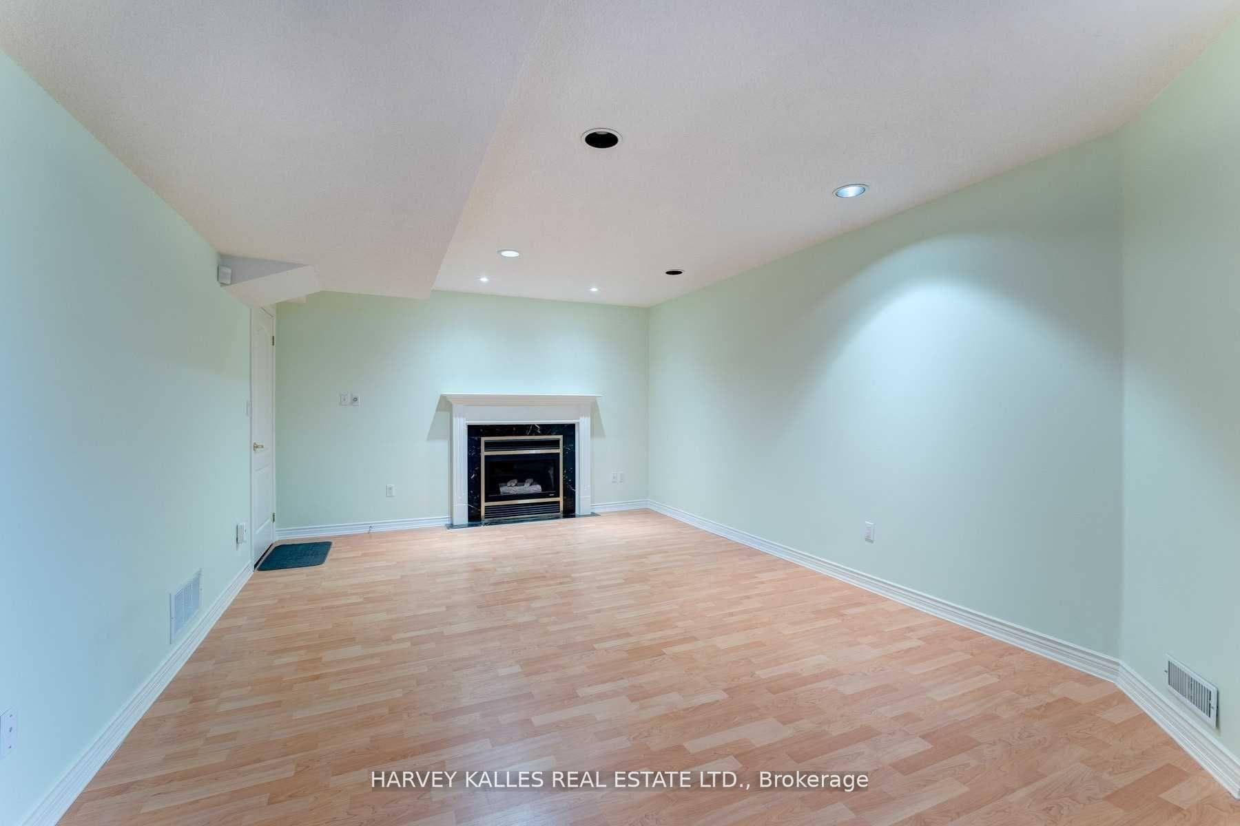 198 Homewood Avenue Unit Lower photo 8