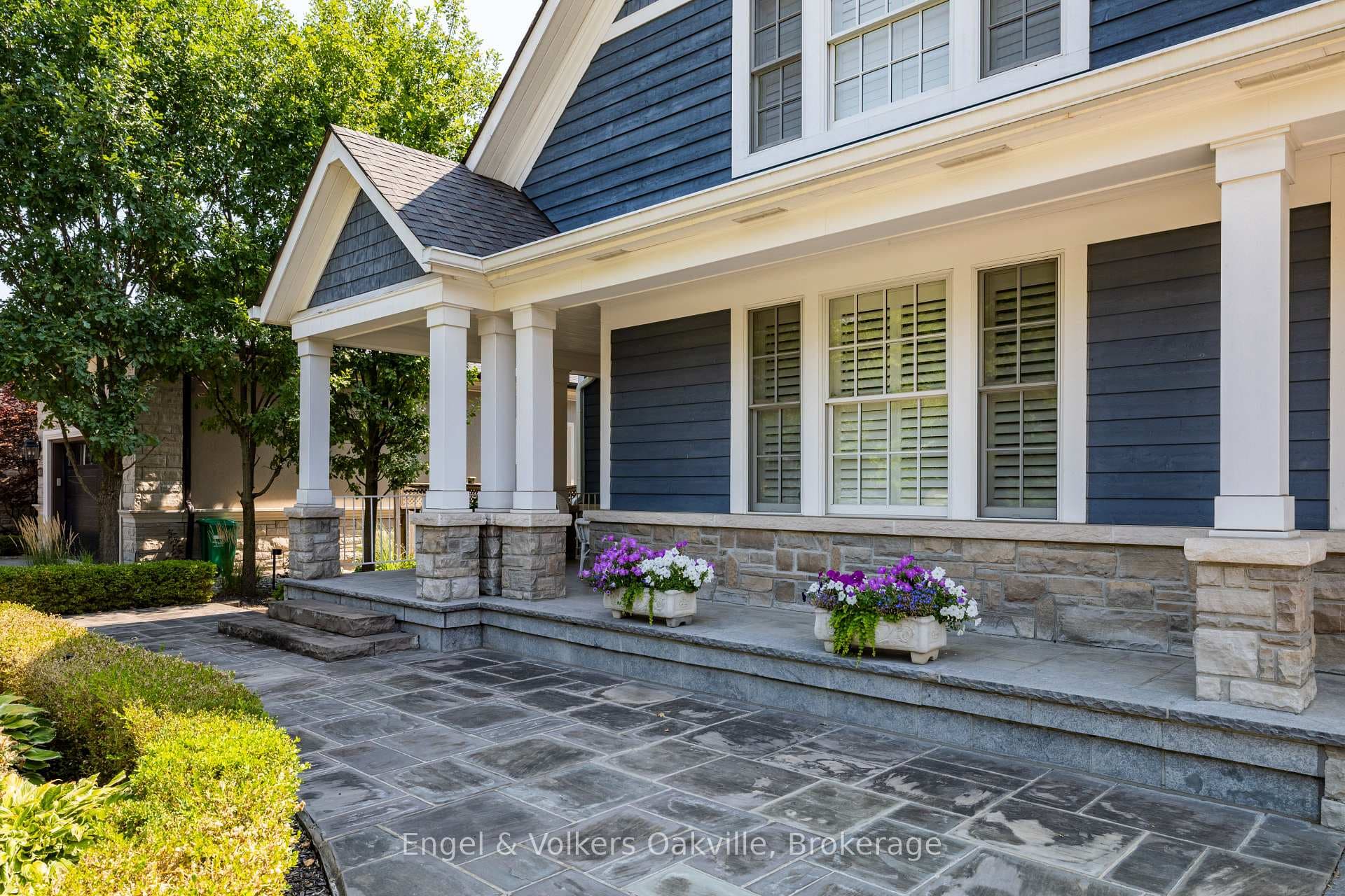 1182 Streambank Drive photo 4