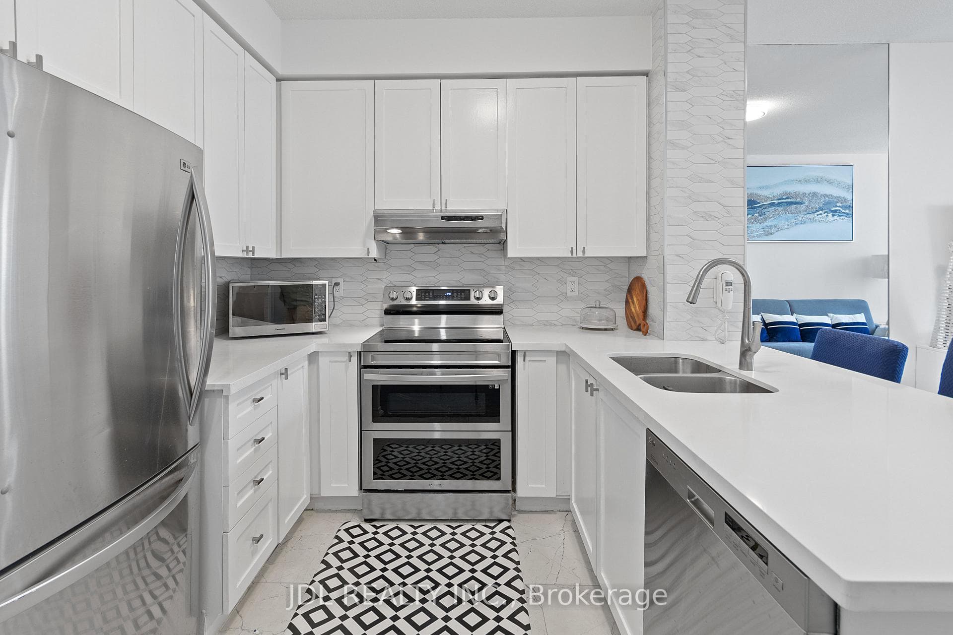 555 Yonge Street Unit 510 photo 6
