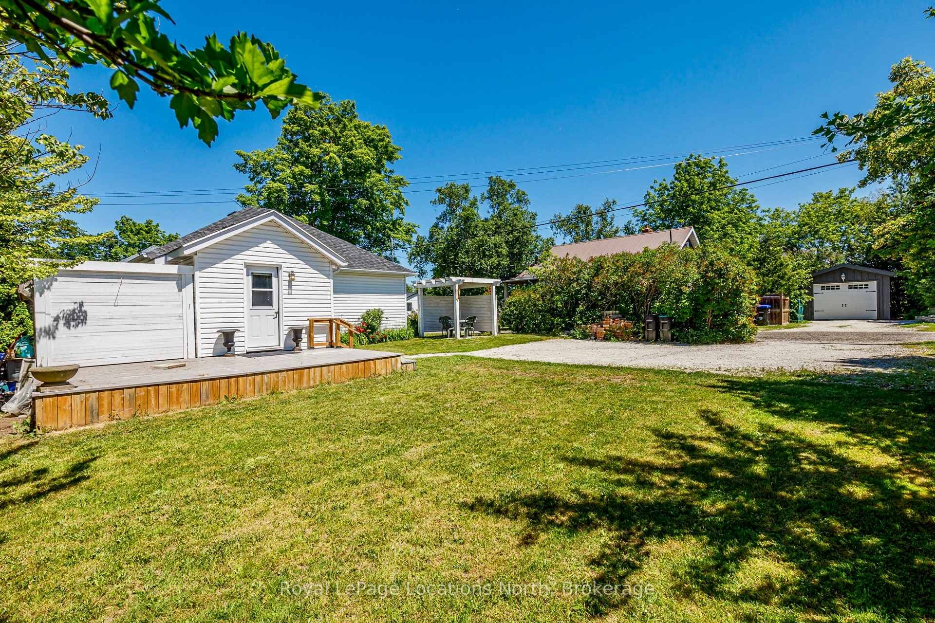 196 SIMCOE Street photo 24