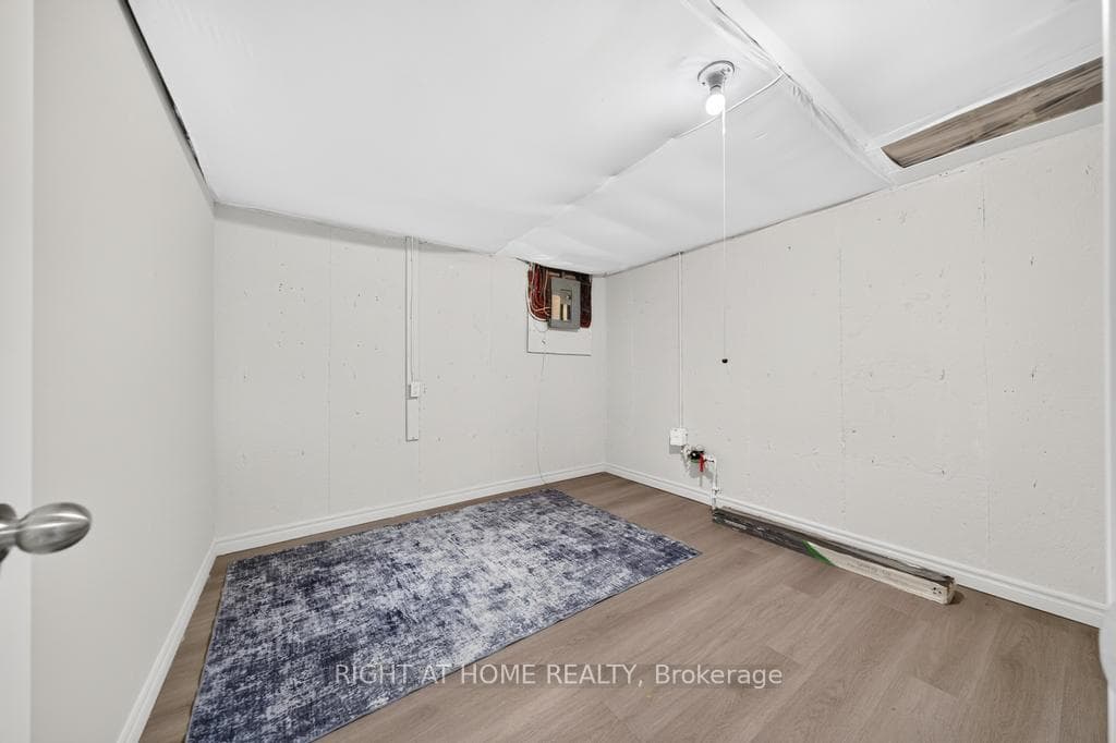 8 Acadia Crescent photo 38
