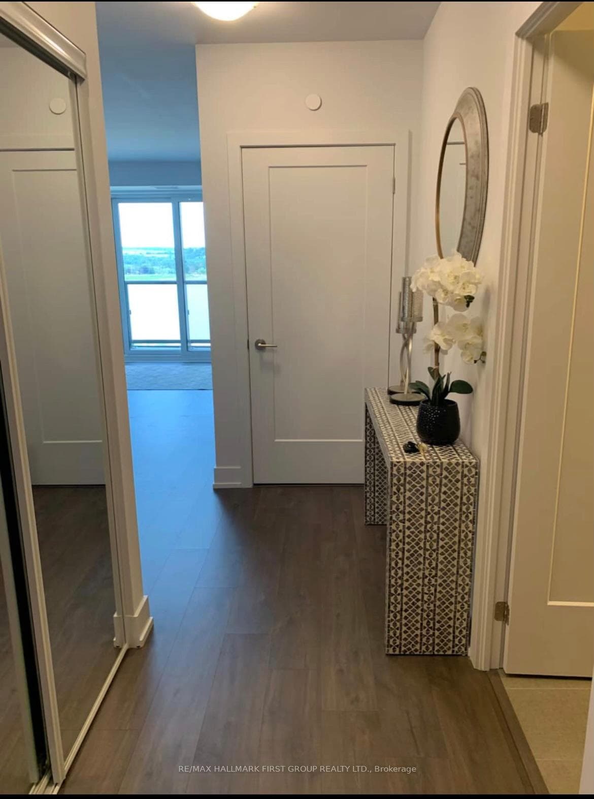 2550 Simcoe Street Unit 1114 photo 2