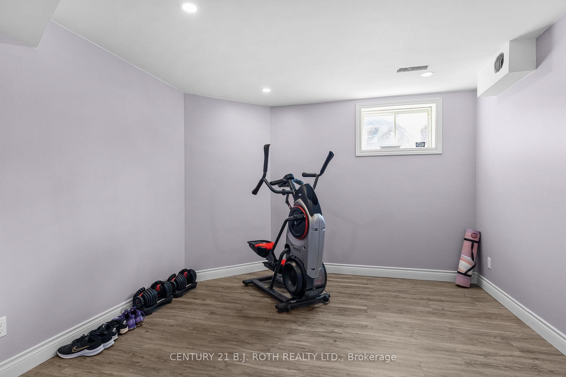 2 TRAVERS Gate photo 26