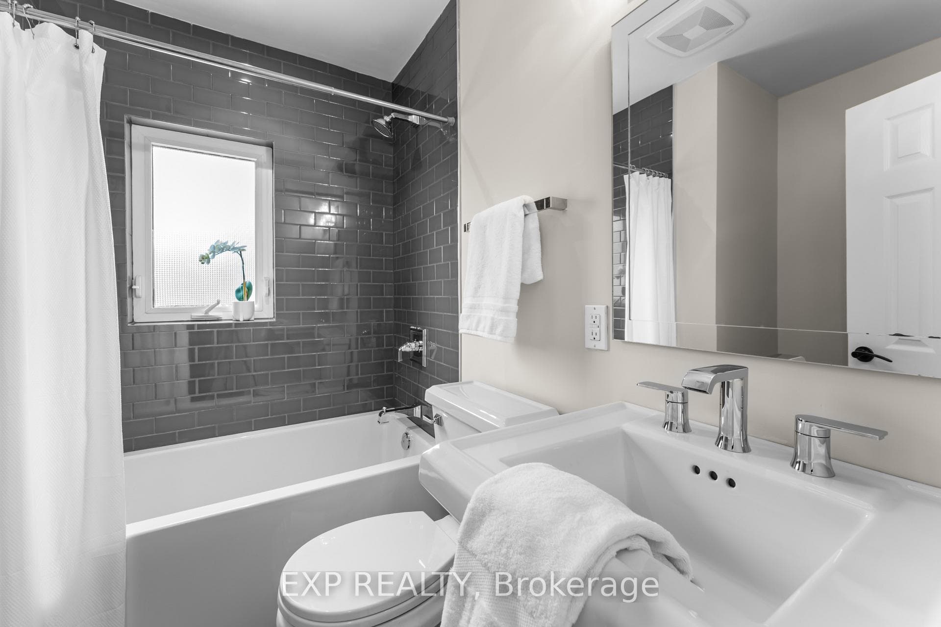 753 Kingsway Drive photo 23