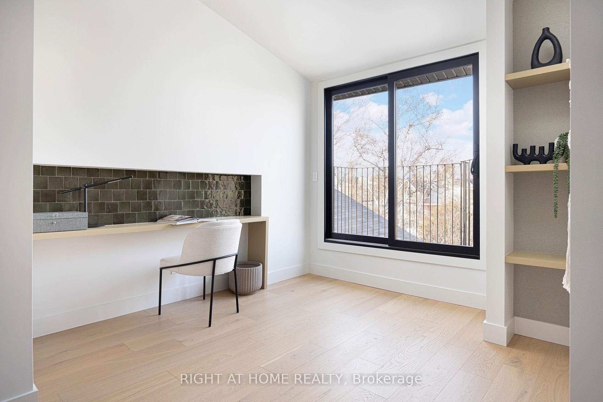 292 Borden Street photo 35