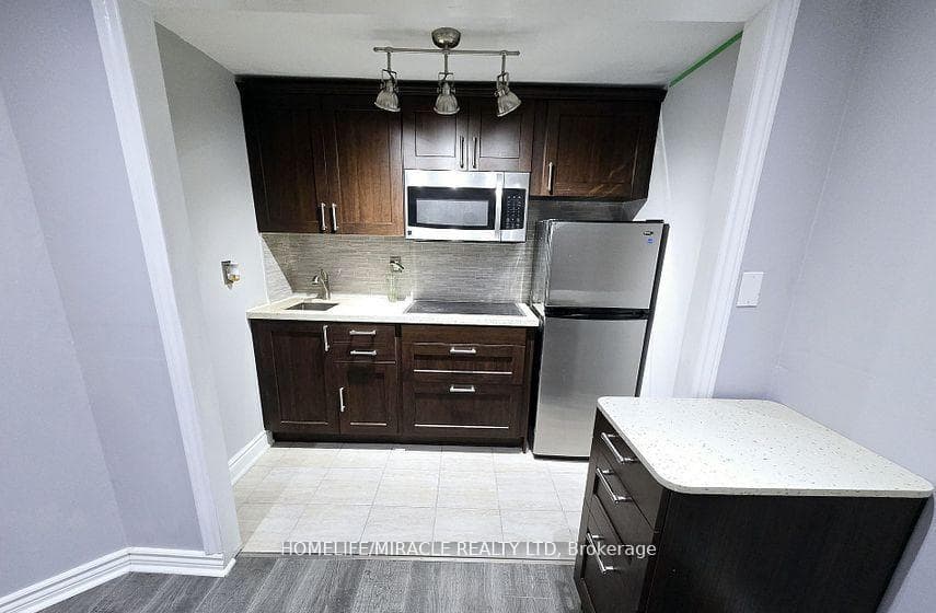 33 Atira Avenue photo 16