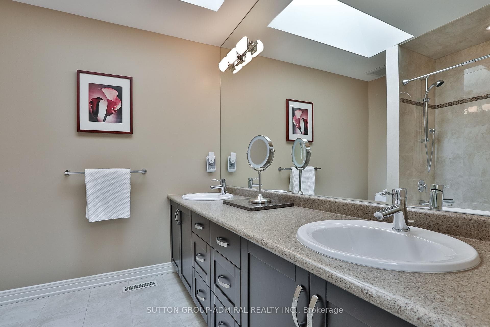 135 Heatherton Way photo 37