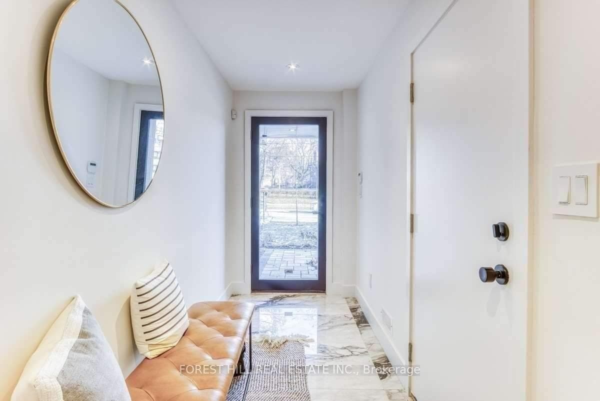 143 Chaplin Crescent photo 3