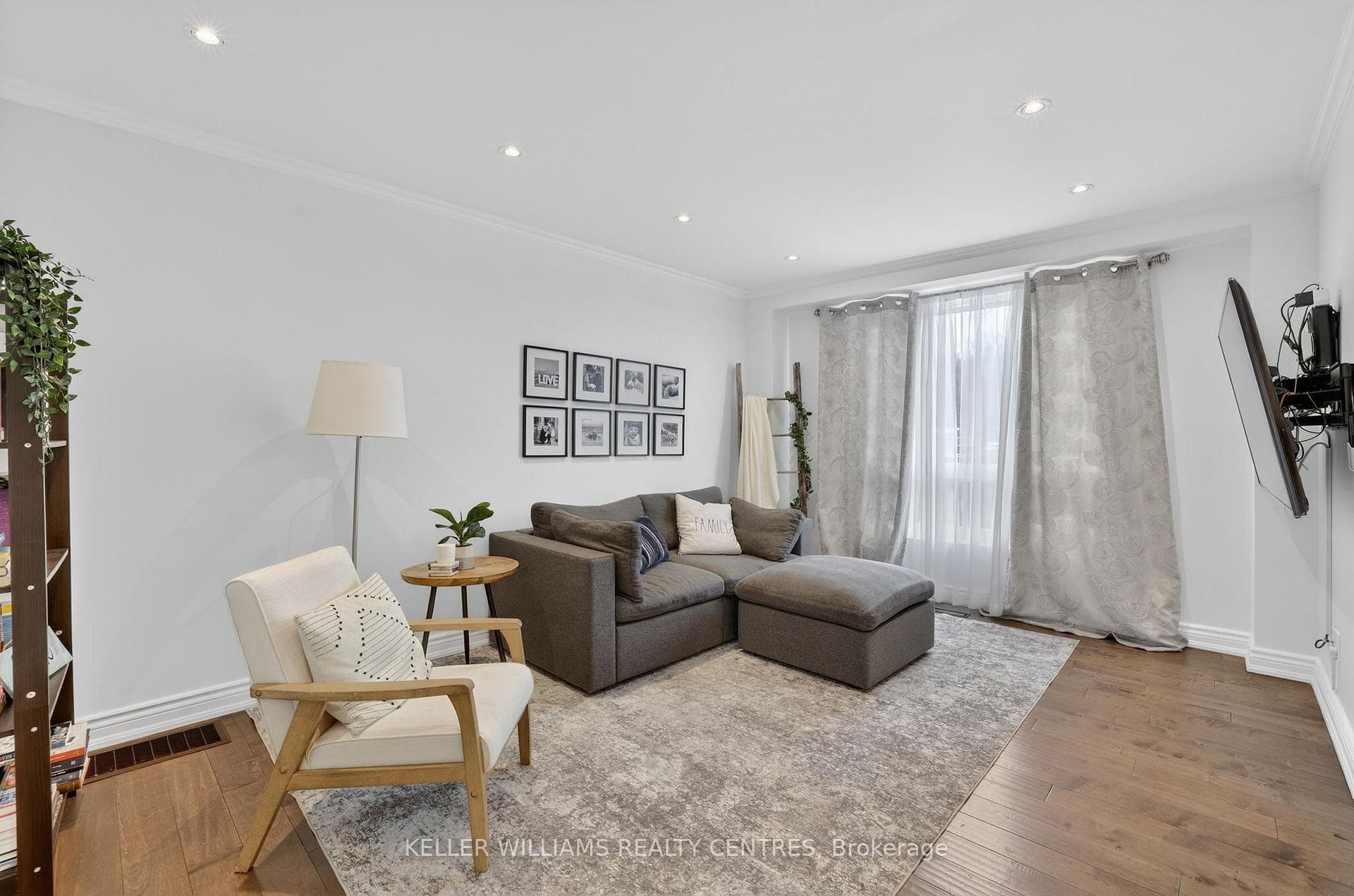 789 Elgin Street photo 7