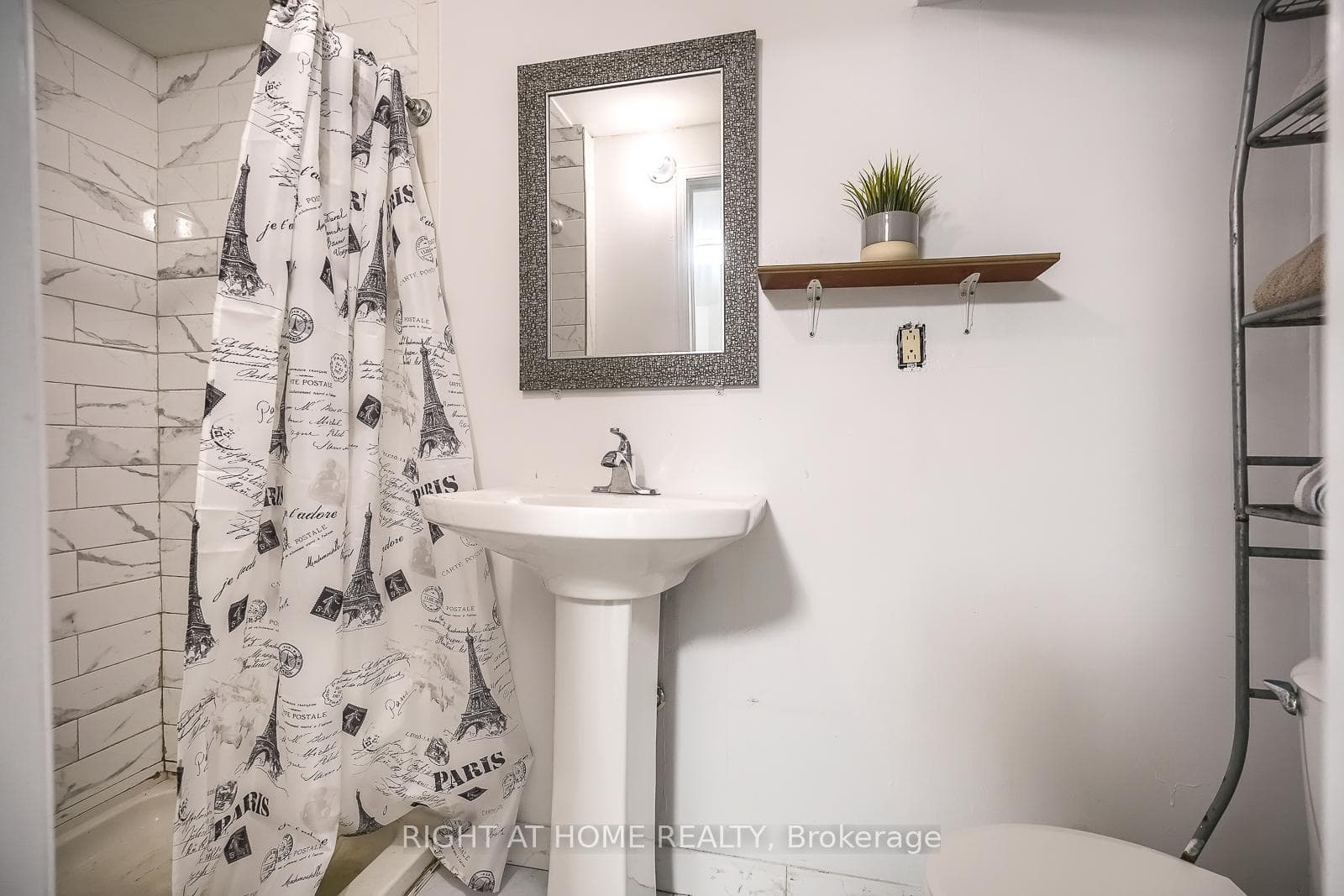 50 Verne Crescent Unit 2 photo 24
