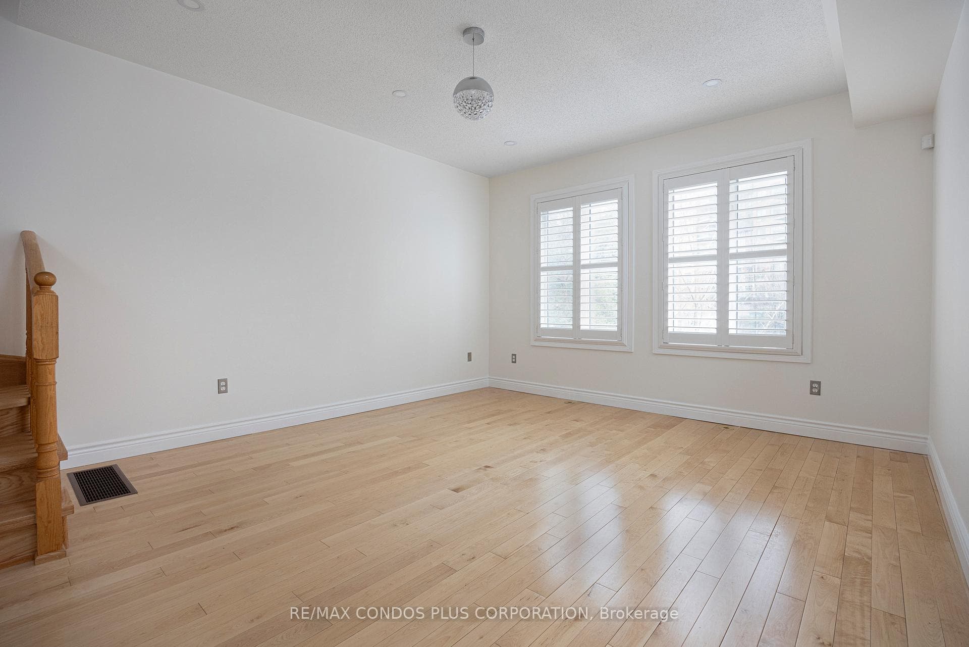 19 Coburg Crescent photo 4