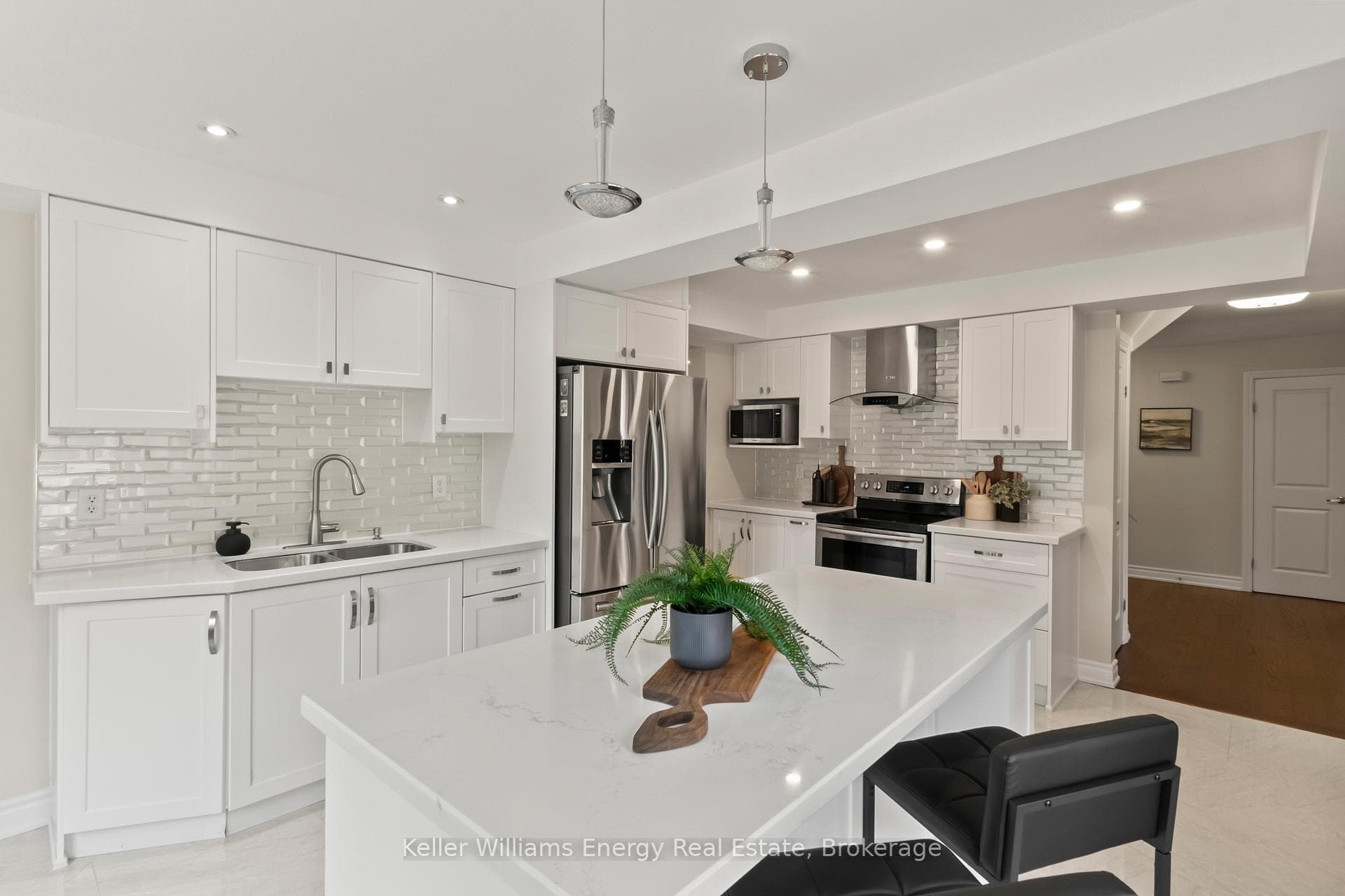 35 William Stephenson Drive photo 7