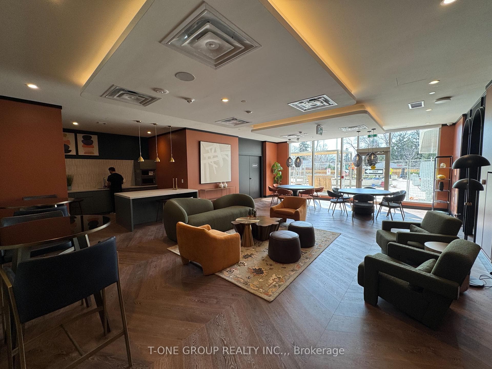 689 The Queensway N/A Unit 619 photo 20