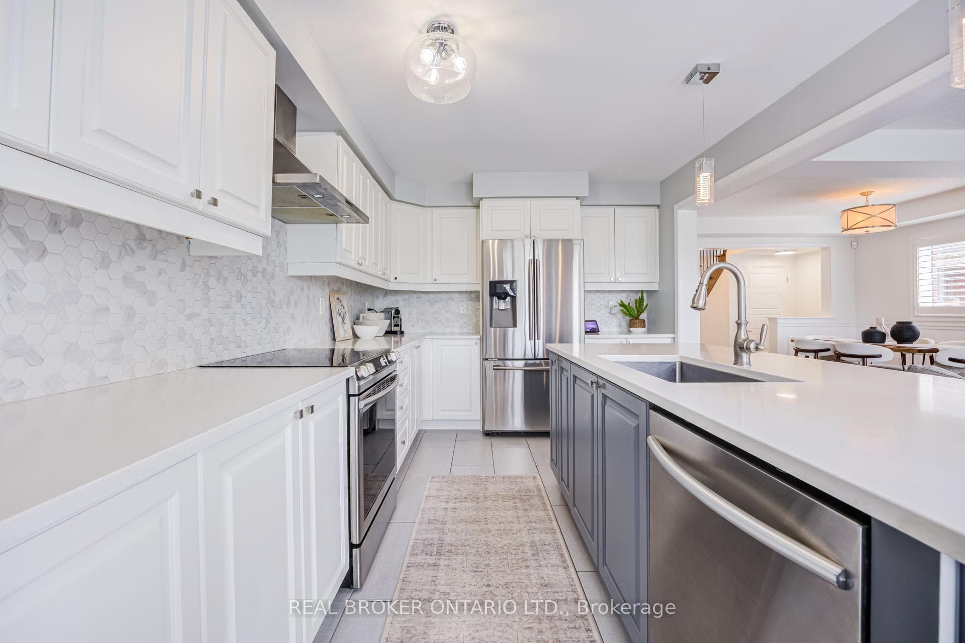 1178 Duignan Crescent photo 17