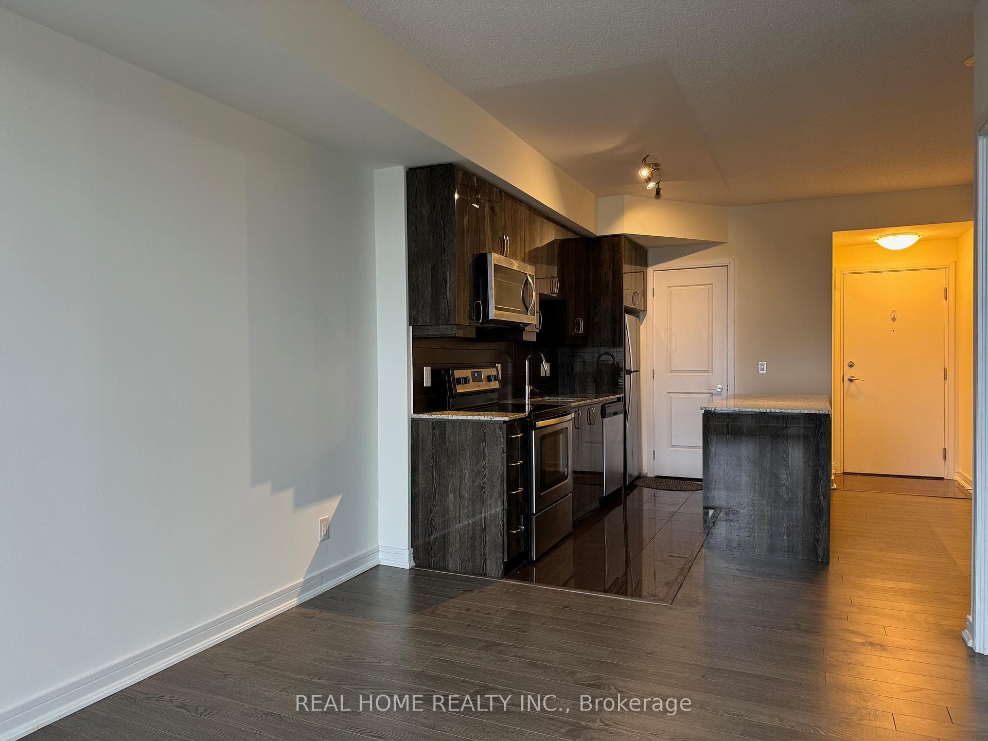 9205 Yonge Street Unit 1407 photo 12