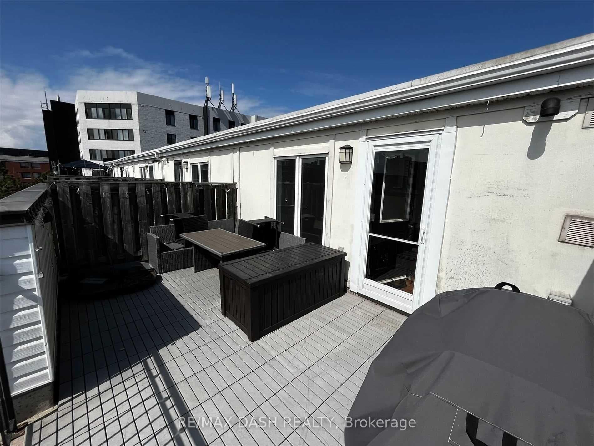 10 Laidlaw Street Unit 722 photo 8