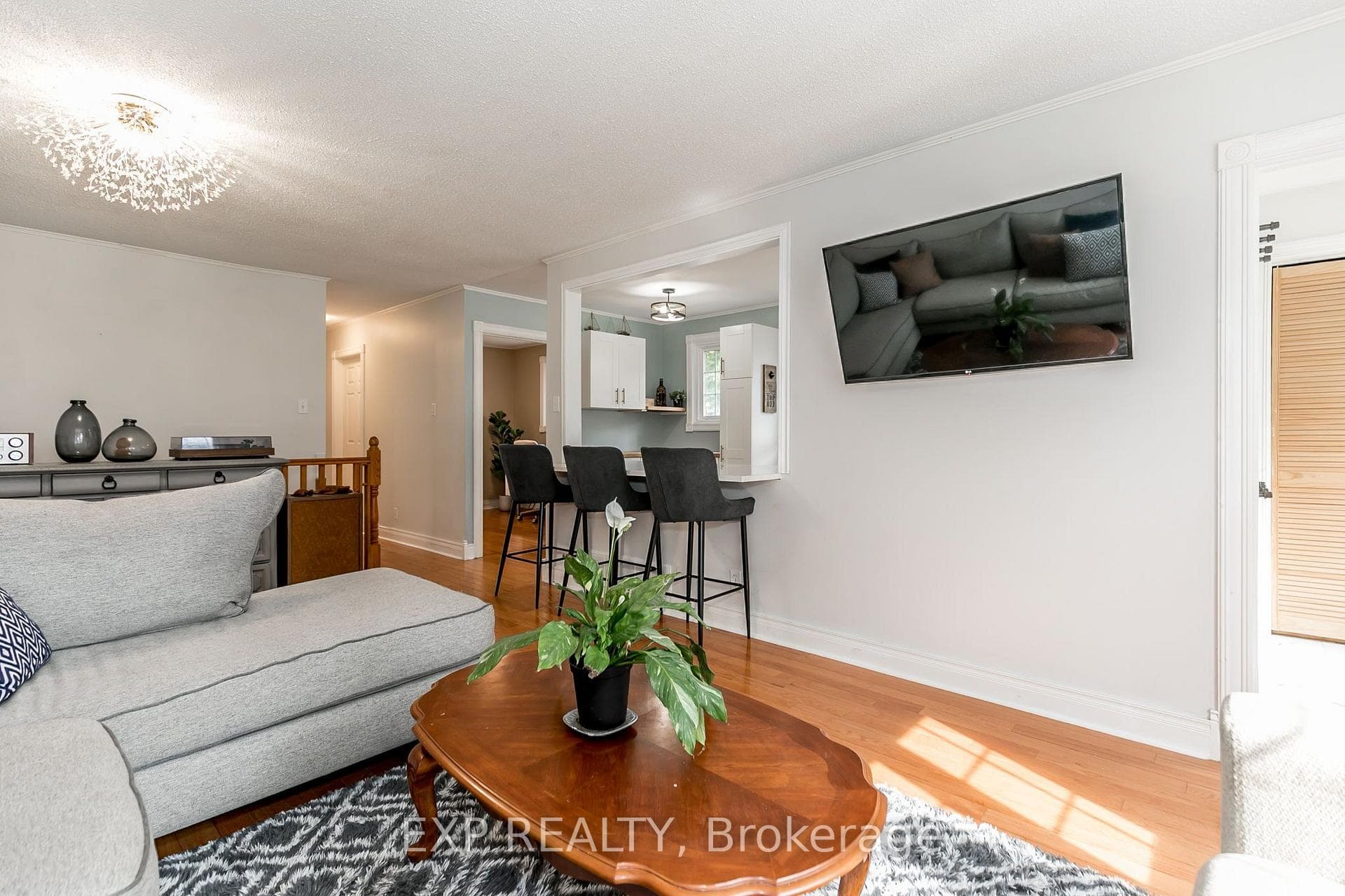 62 Courtice Crescent photo 8