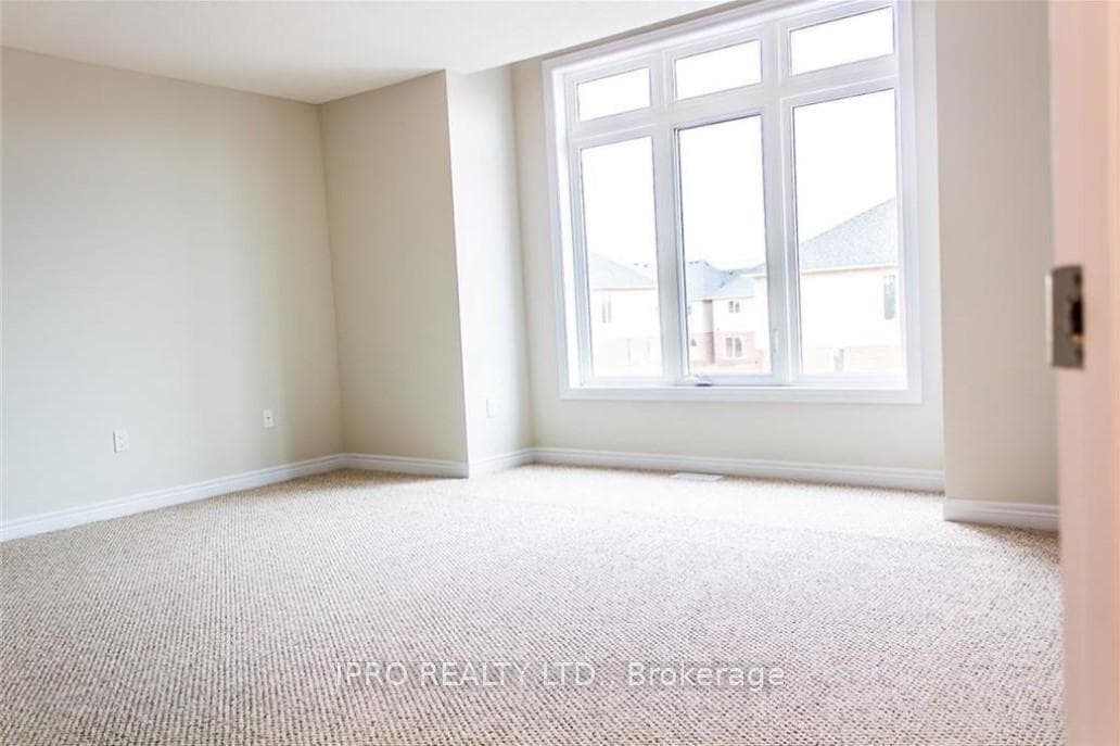 25 Pinot Crescent photo 8