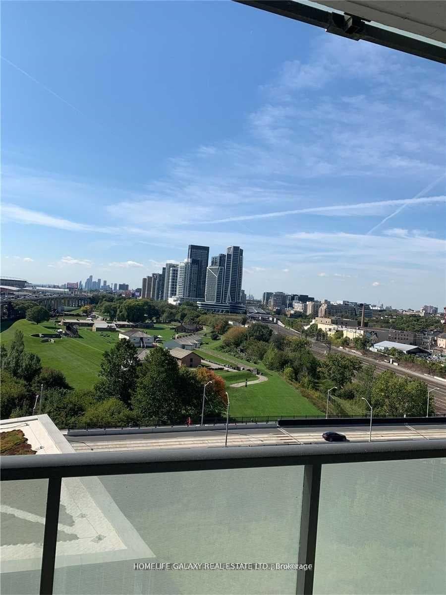 170 Fort York Boulevard Unit 901 photo 9