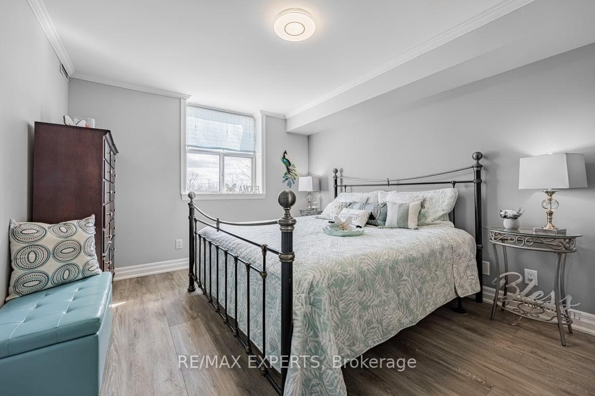 7373 Martin Grove Road Unit 221 photo 13