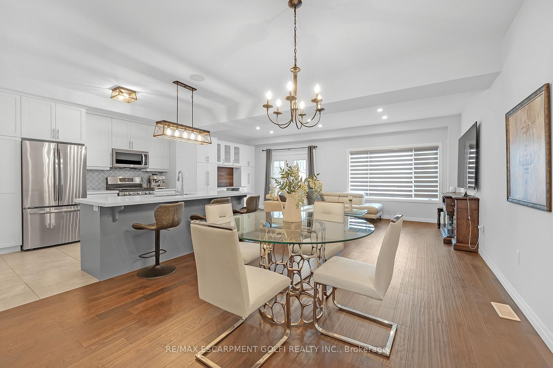 77 Columbus Gate photo 6