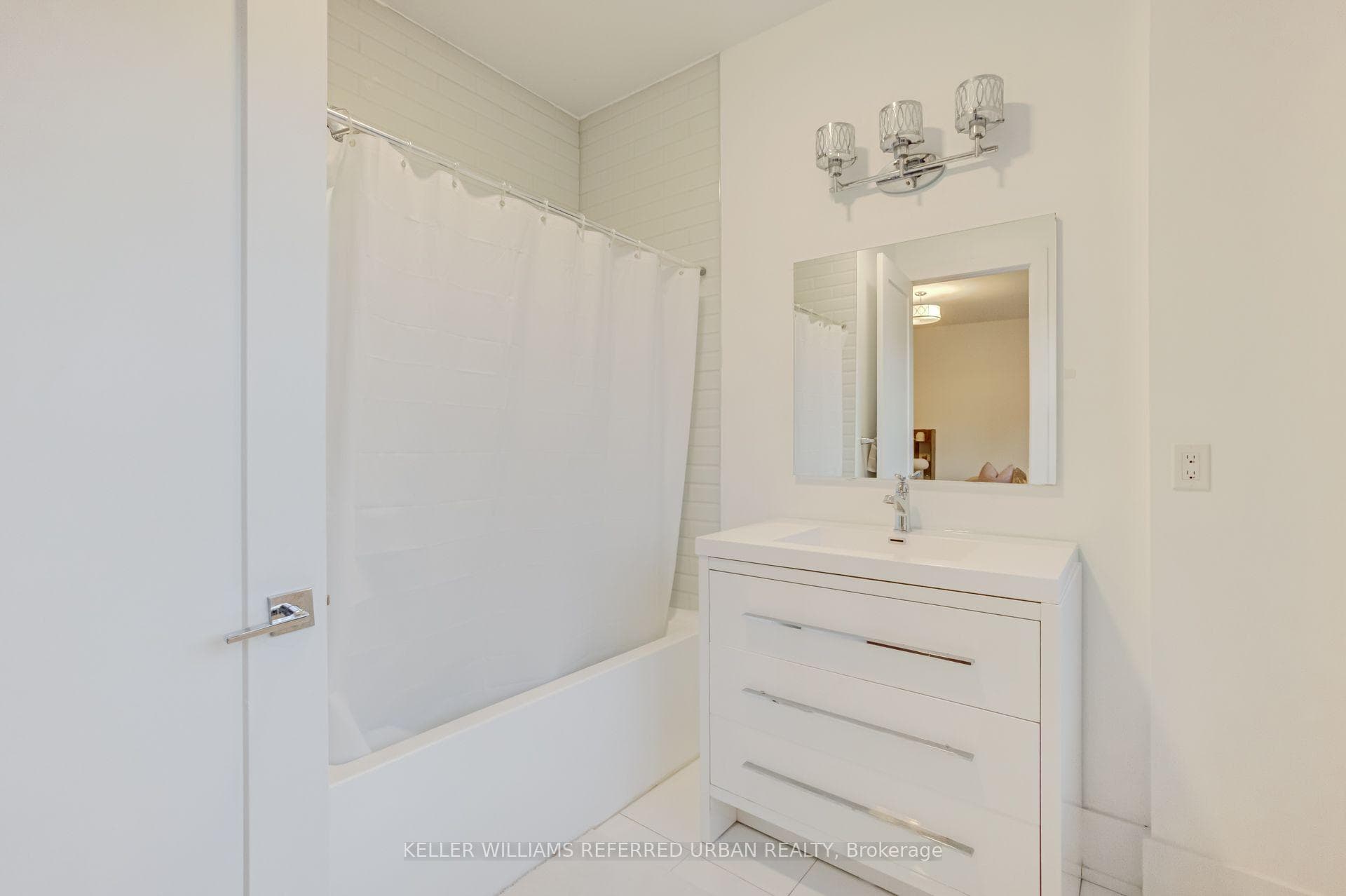 57 Ambleside Avenue photo 31