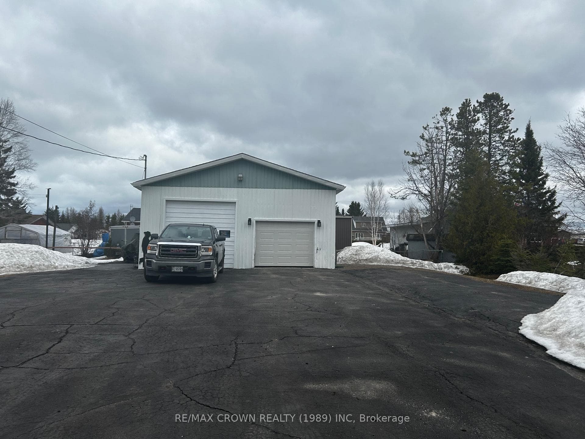 detached garage