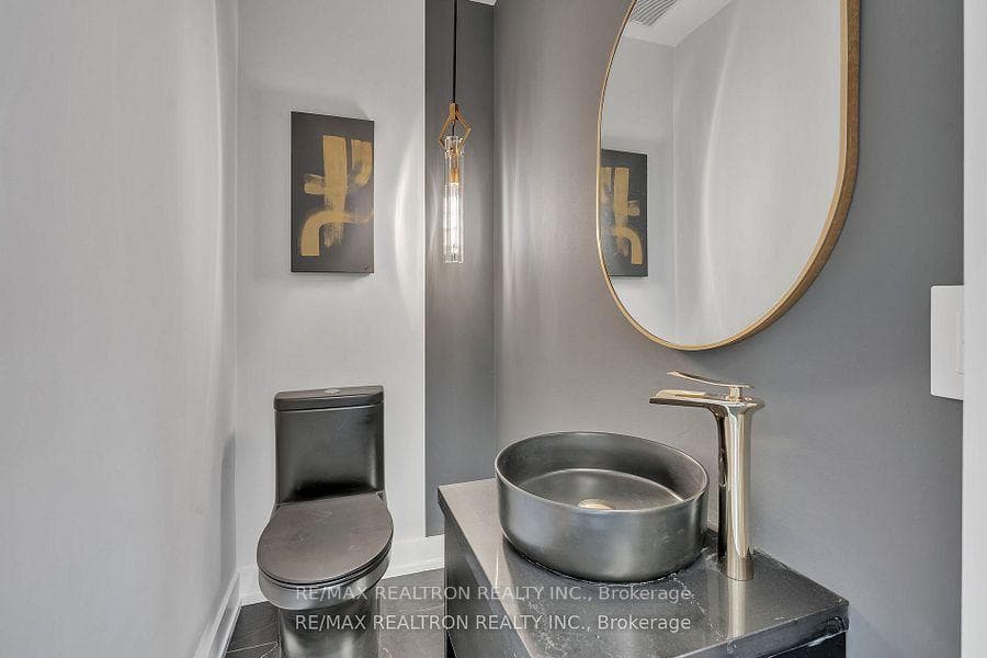 254 Hastings Avenue photo 8