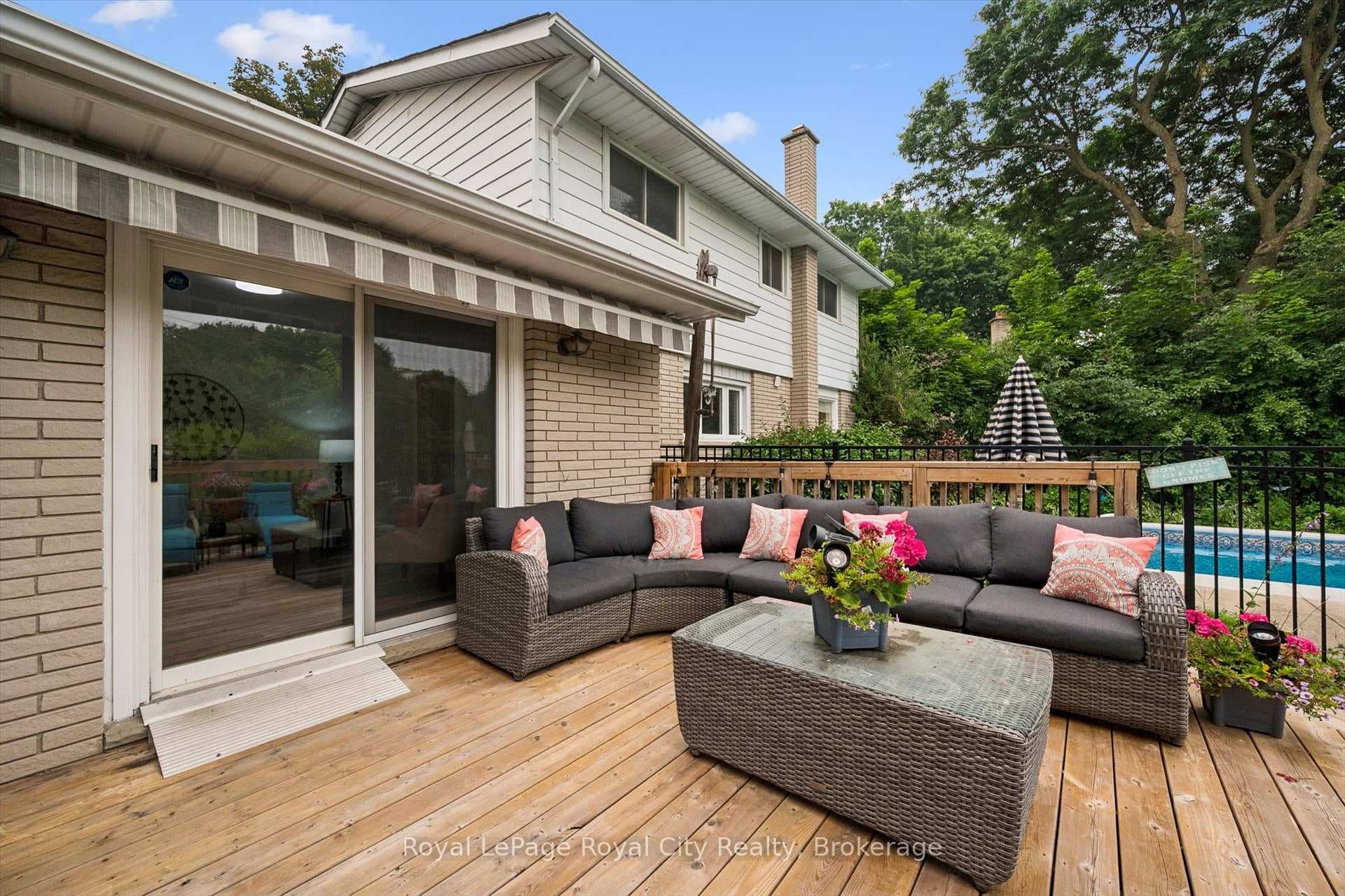 30 Westminster Avenue photo 38