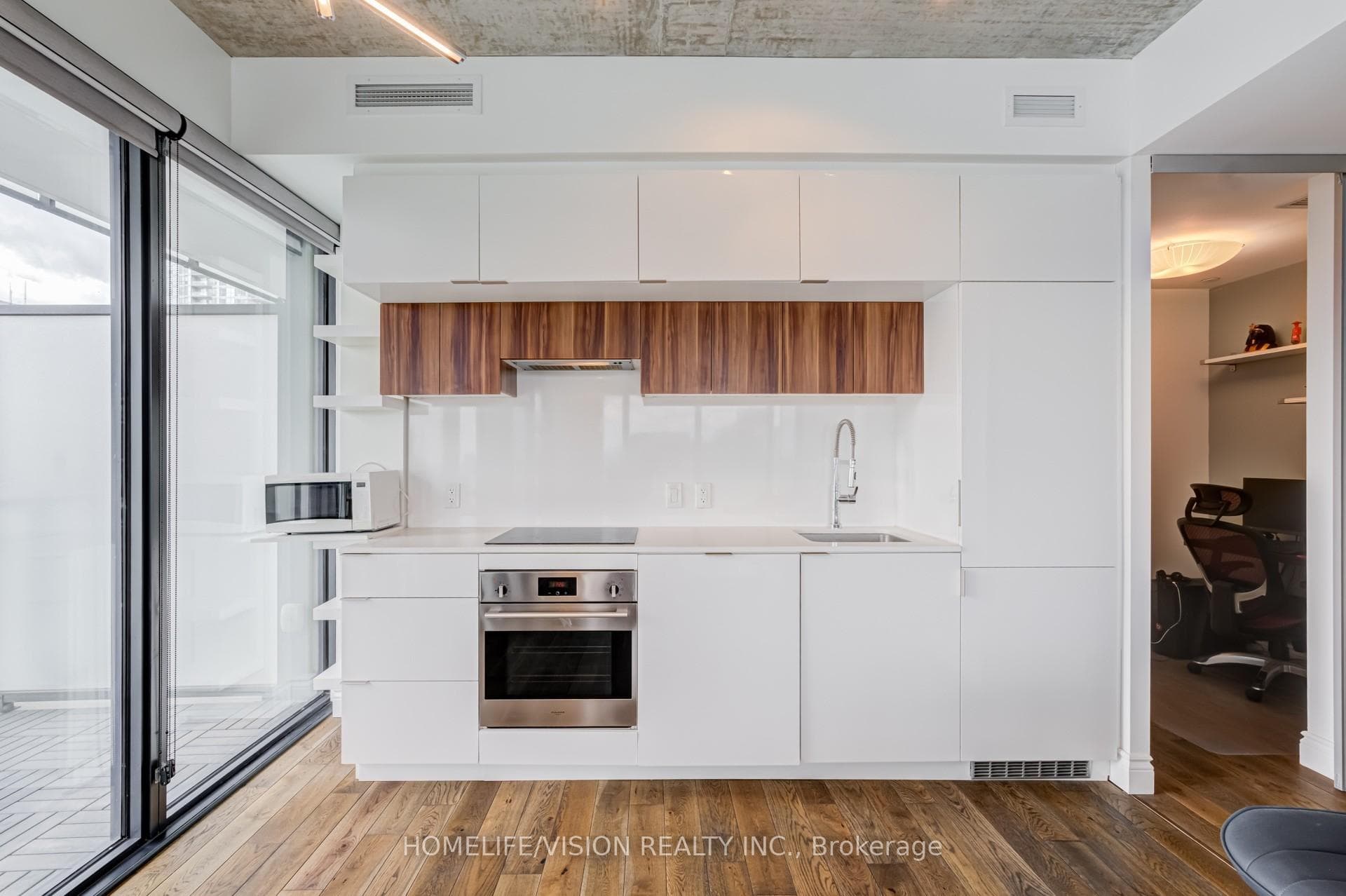 185 Roehampton Avenue Unit 910 photo 12