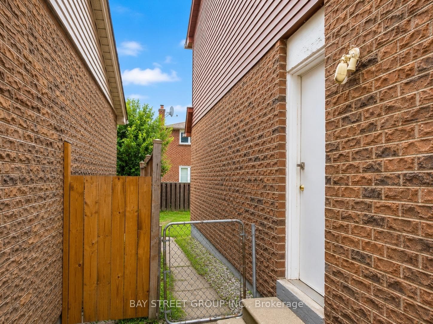 82 Radwell Crescent photo 31