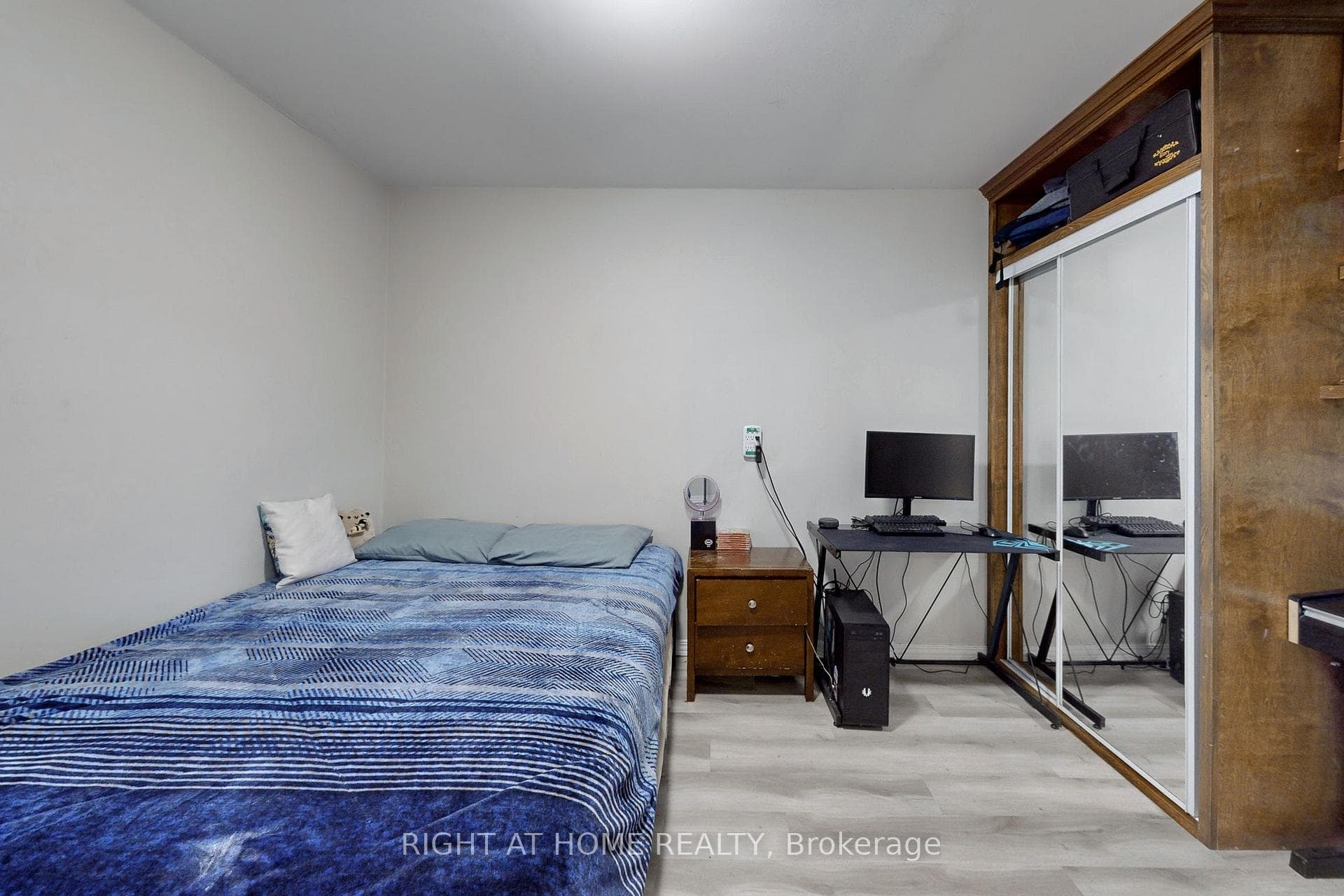 804 Rowena Street photo 14